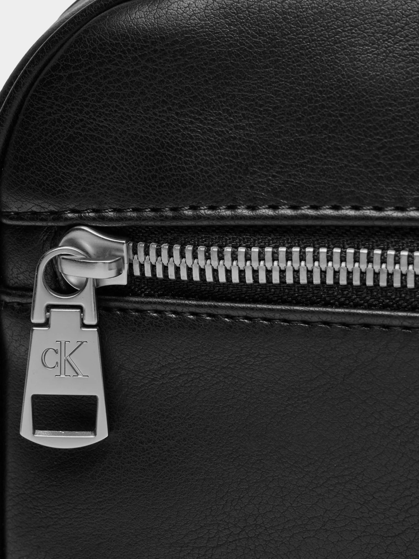 Сумки Calvin Klein Ultralight Sq Camera Bag18 Pu модель K50K511788-BEH Фото