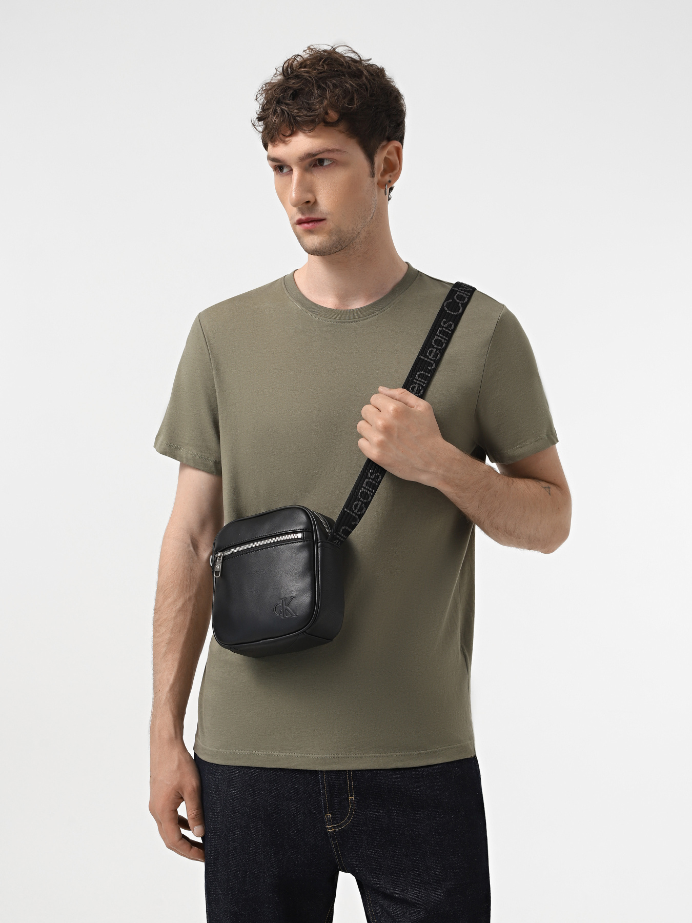 Сумки Calvin Klein Ultralight Sq Camera Bag18 Pu модель K50K511788-BEH Фото