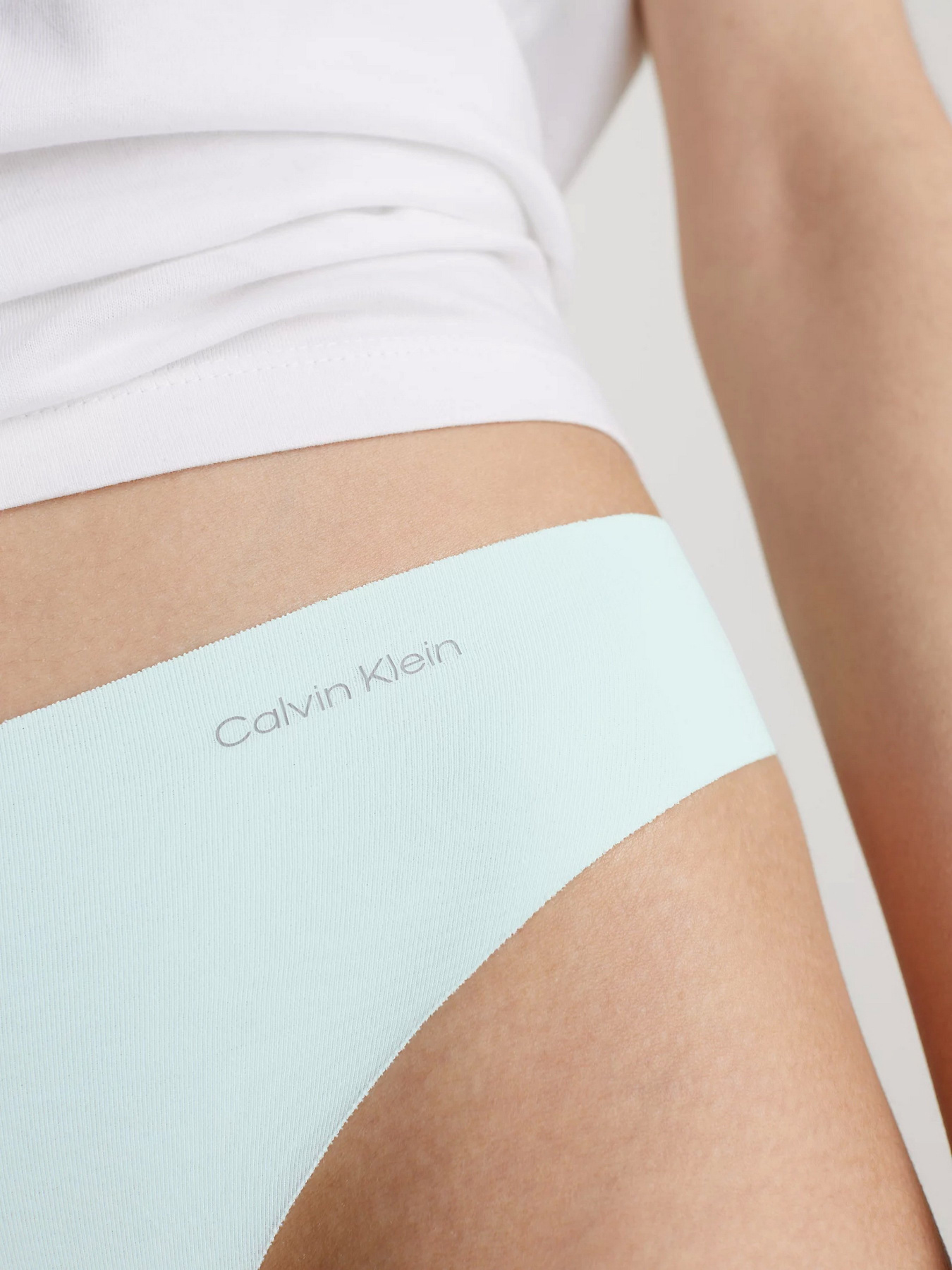 Нижнее белье Calvin Klein Underwear Invisibles Cotton модель 000QD5219E-NOY Фото