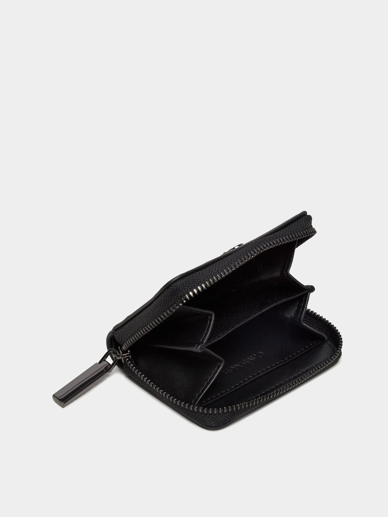 Гаманці Calvin Klein Daily Small Zip Around модель K60K612177-BEH Гаманці Calvin Klein Daily Small Zip Around модель K60K612177-BEH Фото