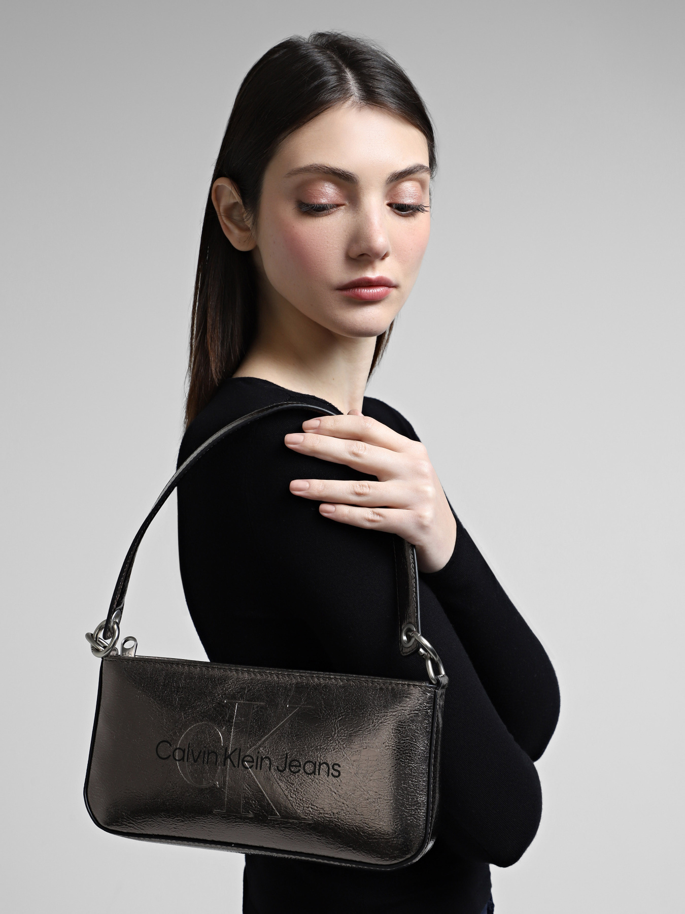 Сумки Calvin Klein Sculpted Shoulder модель K60K612732-ADA Фото