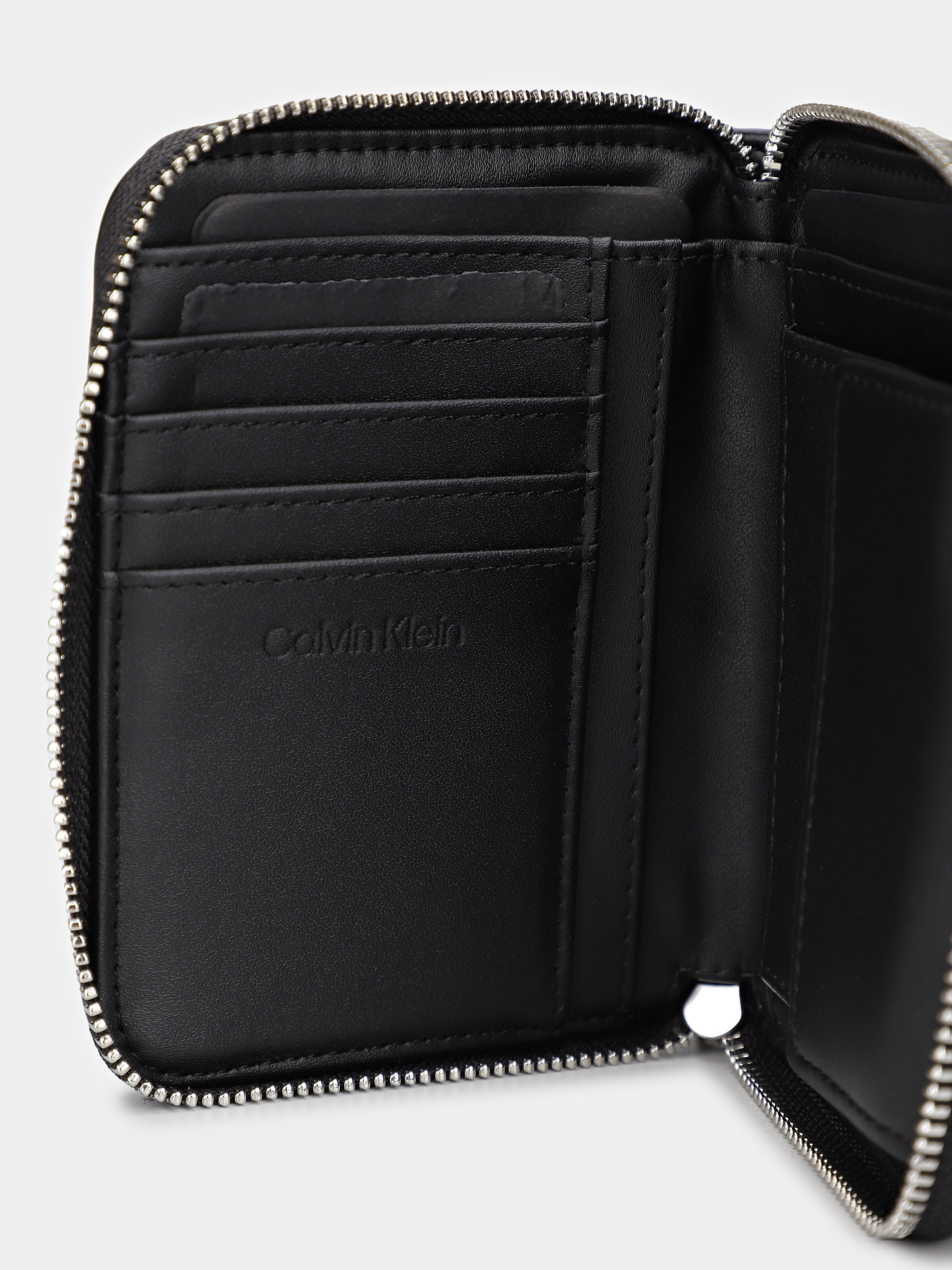 Гаманці Calvin Klein Embossed Logo модель K60K612437-BEH Гаманці Calvin Klein Embossed Logo модель K60K612437-BEH Фото