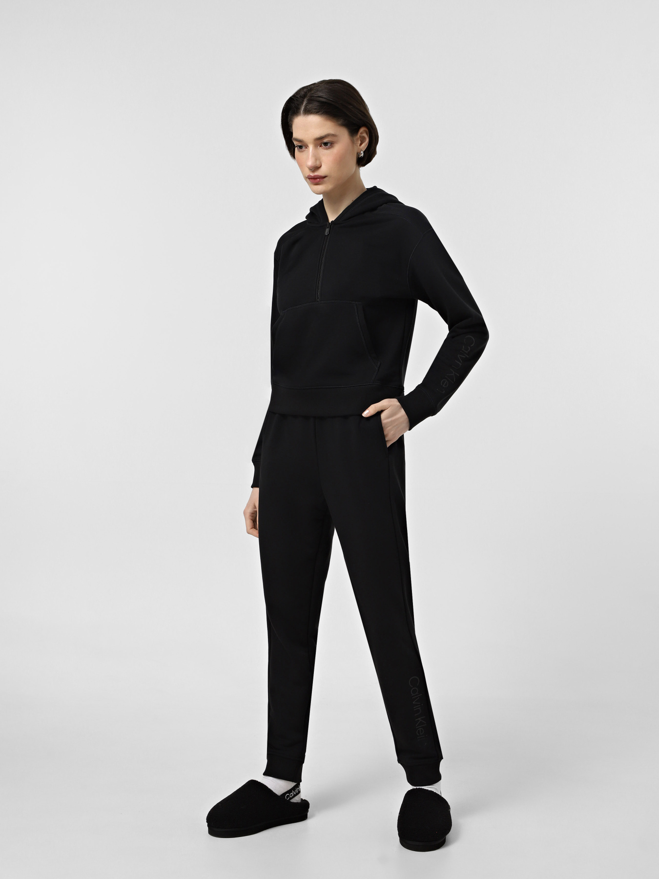 Брюки Calvin Klein Essentials модель 00GWF4P601-BAE Брюки Calvin Klein Essentials модель 00GWF4P601-BAE Фото