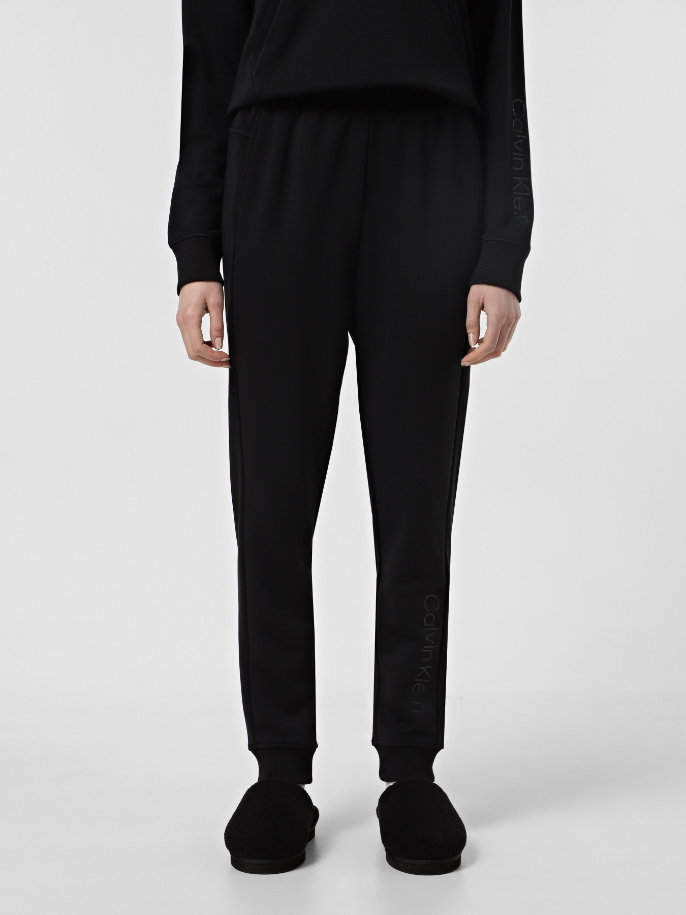 Брюки Calvin Klein Essentials модель 00GWF4P601-BAE Брюки Calvin Klein Essentials модель 00GWF4P601-BAE Фото