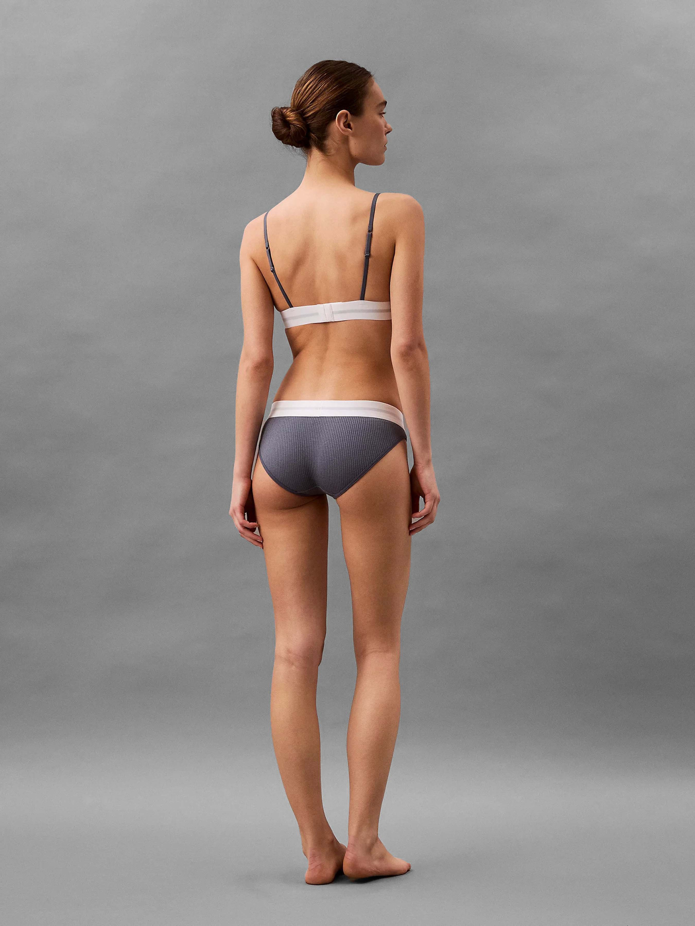 Нижнее белье Calvin Klein Underwear модель LV00QF8248-FCG Фото