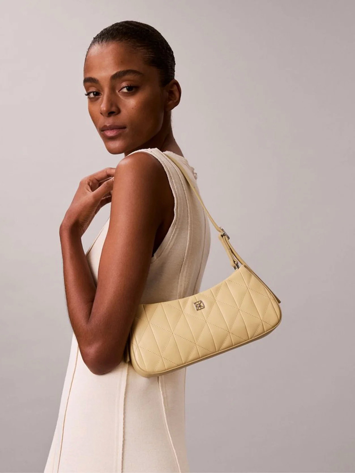 Сумки Calvin Klein QUILTED SM SHOULDER BAG модель LV04F3327G-RM0 Фото