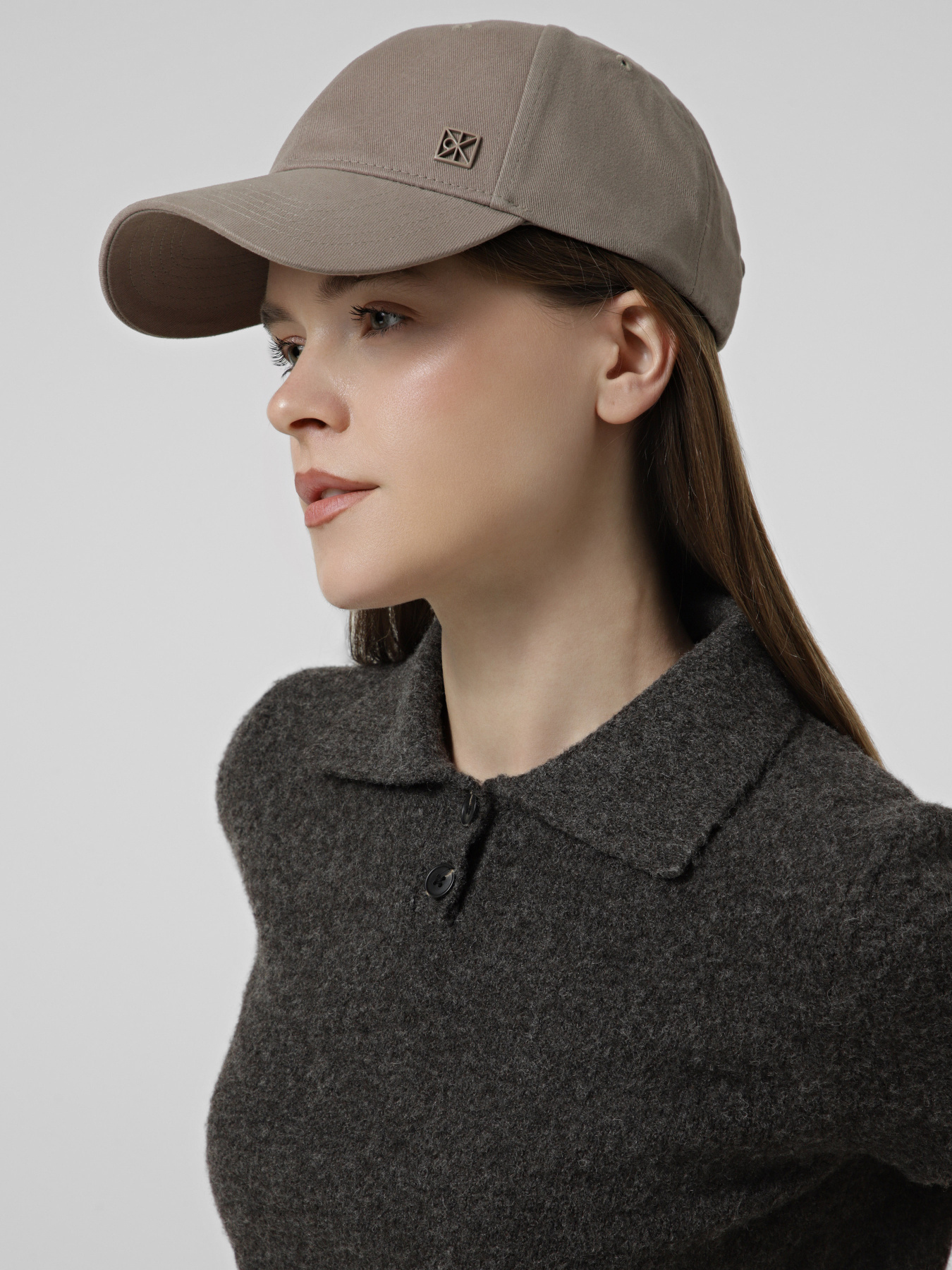 Шапки та кепки Calvin Klein EMBLEM HARDWARE BASEBALL CAP модель LV04F5059G-VFU Шапки та кепки Calvin Klein EMBLEM HARDWARE BASEBALL CAP модель LV04F5059G-VFU Фото