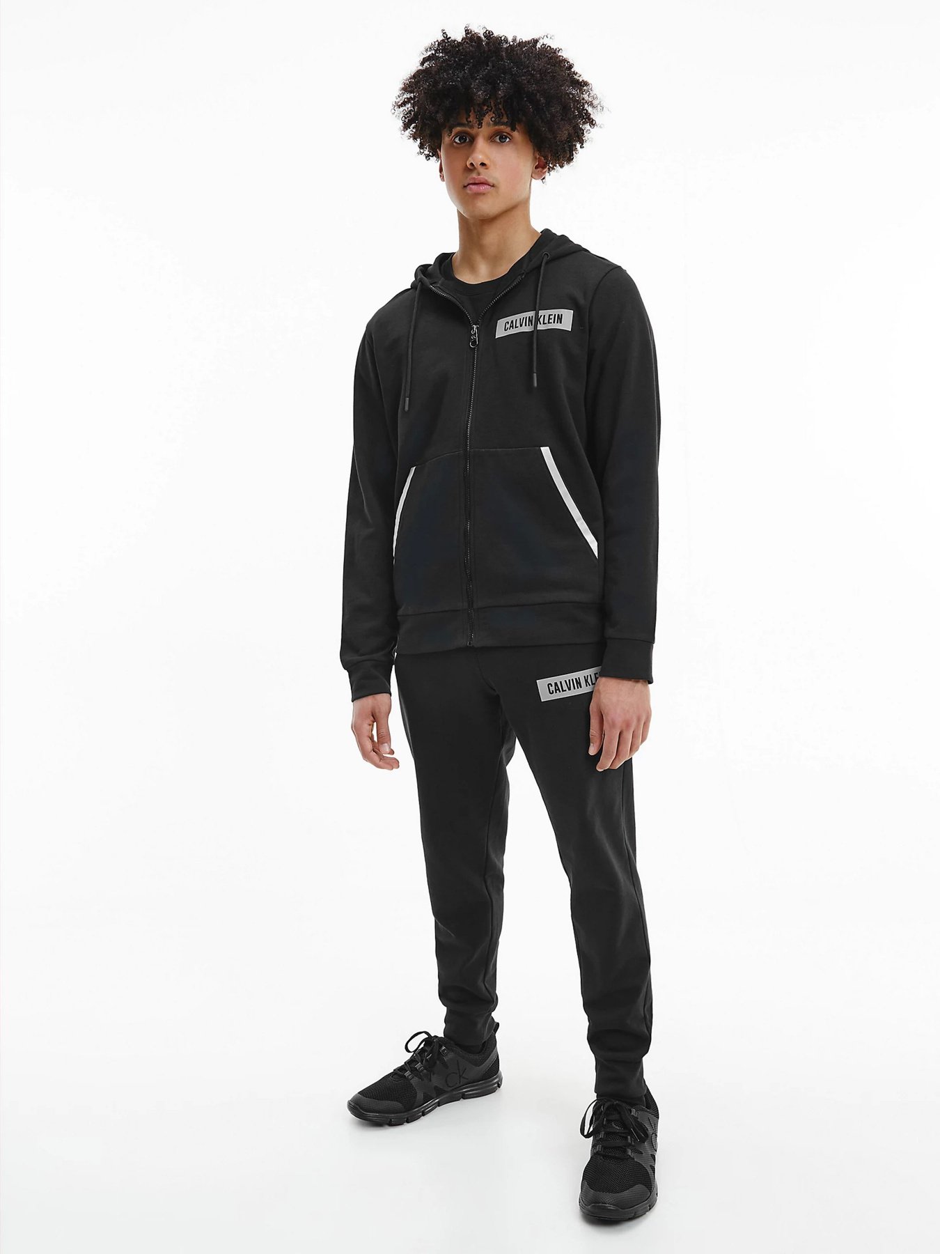 Худи и свитшоты Calvin Klein модель 00GMS1J422-007 Худи и свитшоты Calvin Klein модель 00GMS1J422-007 Фото