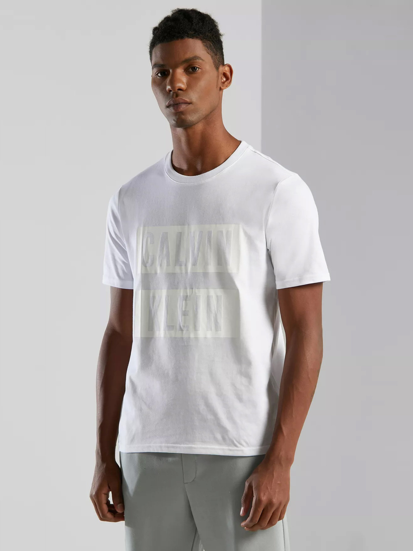 Футболки і поло Calvin Klein модель 00GMS1K140-100 Футболки і поло Calvin Klein модель 00GMS1K140-100 Фото
