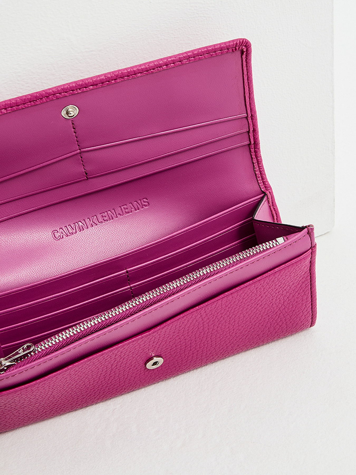 Гаманці Calvin Klein модель K60K608012_VIB0 Гаманці Calvin Klein модель K60K608012_VIB0 Фото