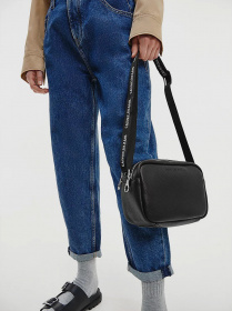 Сумки Calvin Klein модель K60K608233_BDS Фото