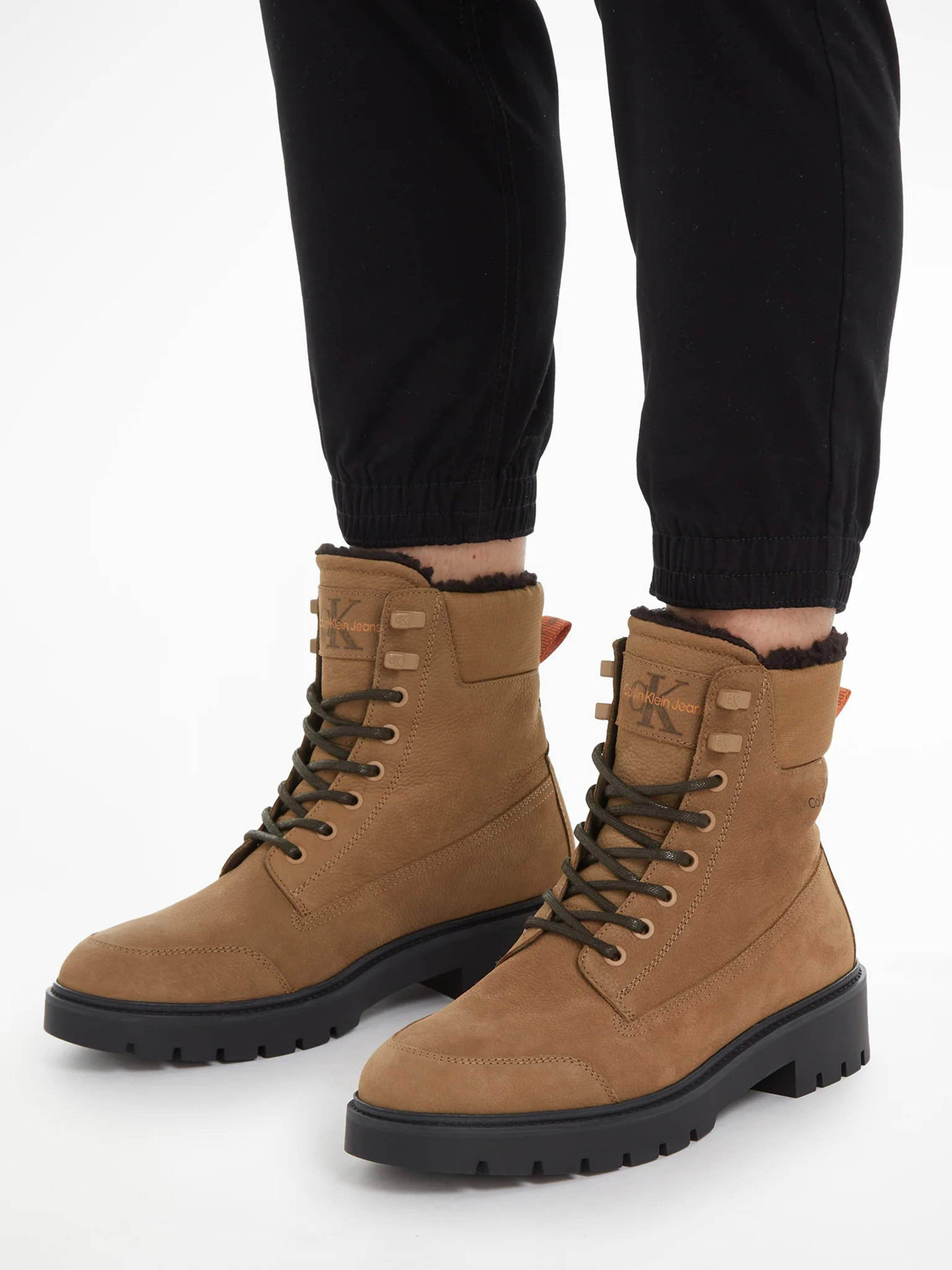 Черевики та чоботи Calvin Klein Combat Mid Laceup Wl Suede модель YM0YM00765-0HD Черевики та чоботи Calvin Klein Combat Mid Laceup Wl Suede модель YM0YM00765-0HD Фото