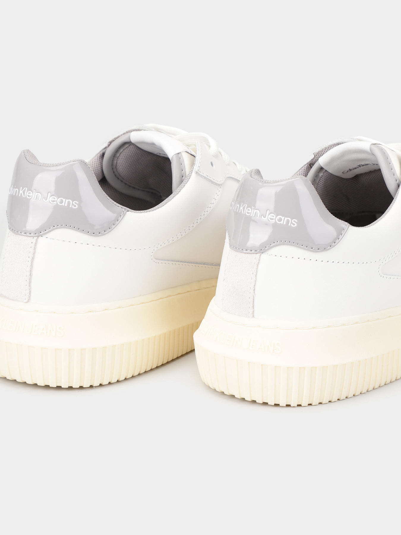 Кроссовки Calvin Klein Chunky Cupsole Lth Nbs Dc модель YM0YM00897-01W Фото