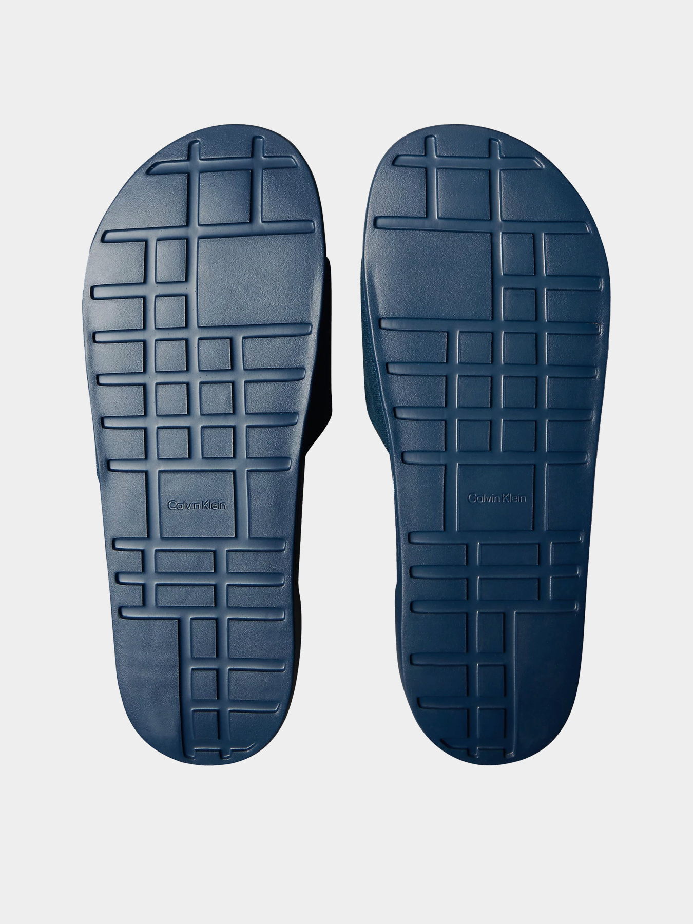 Шлёпанцы Calvin Klein ESS SLIDE CV модель YM0YM01393-BAI Шлёпанцы Calvin Klein ESS SLIDE CV модель YM0YM01393-BAI Фото