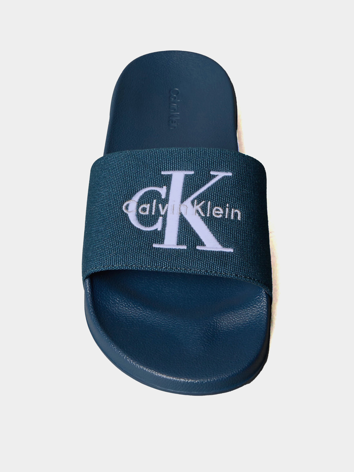Шлёпанцы Calvin Klein ESS SLIDE CV модель YM0YM01393-BAI Шлёпанцы Calvin Klein ESS SLIDE CV модель YM0YM01393-BAI Фото