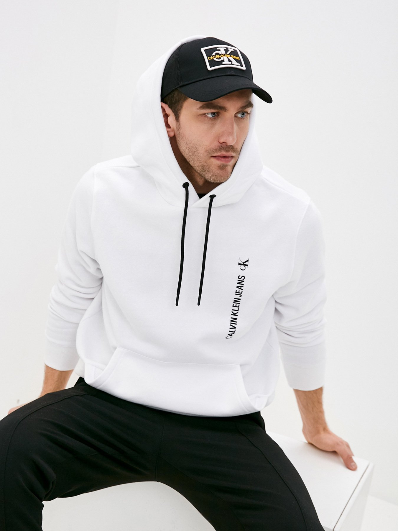 Худі та світшоти Calvin Klein Jeans модель J30J317670_YAF Худі та світшоти Calvin Klein Jeans модель J30J317670_YAF Фото