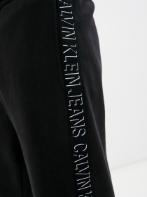 Штани Calvin Klein Jeans модель J30J318595_BEH Фото