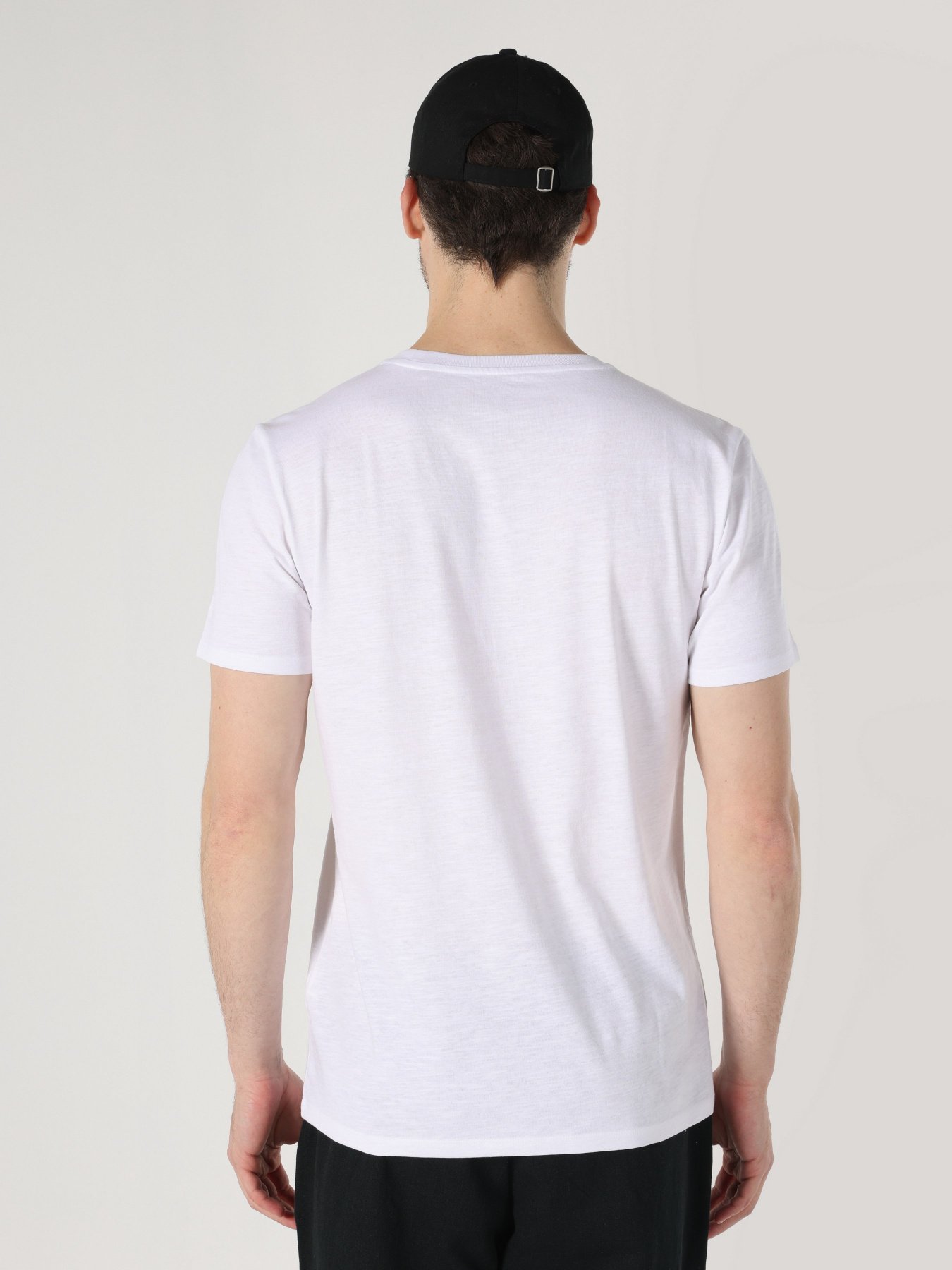 Футболки и поло Colin’s модель CL1062740WHT Футболки и поло Colin’s модель CL1062740WHT Фото
