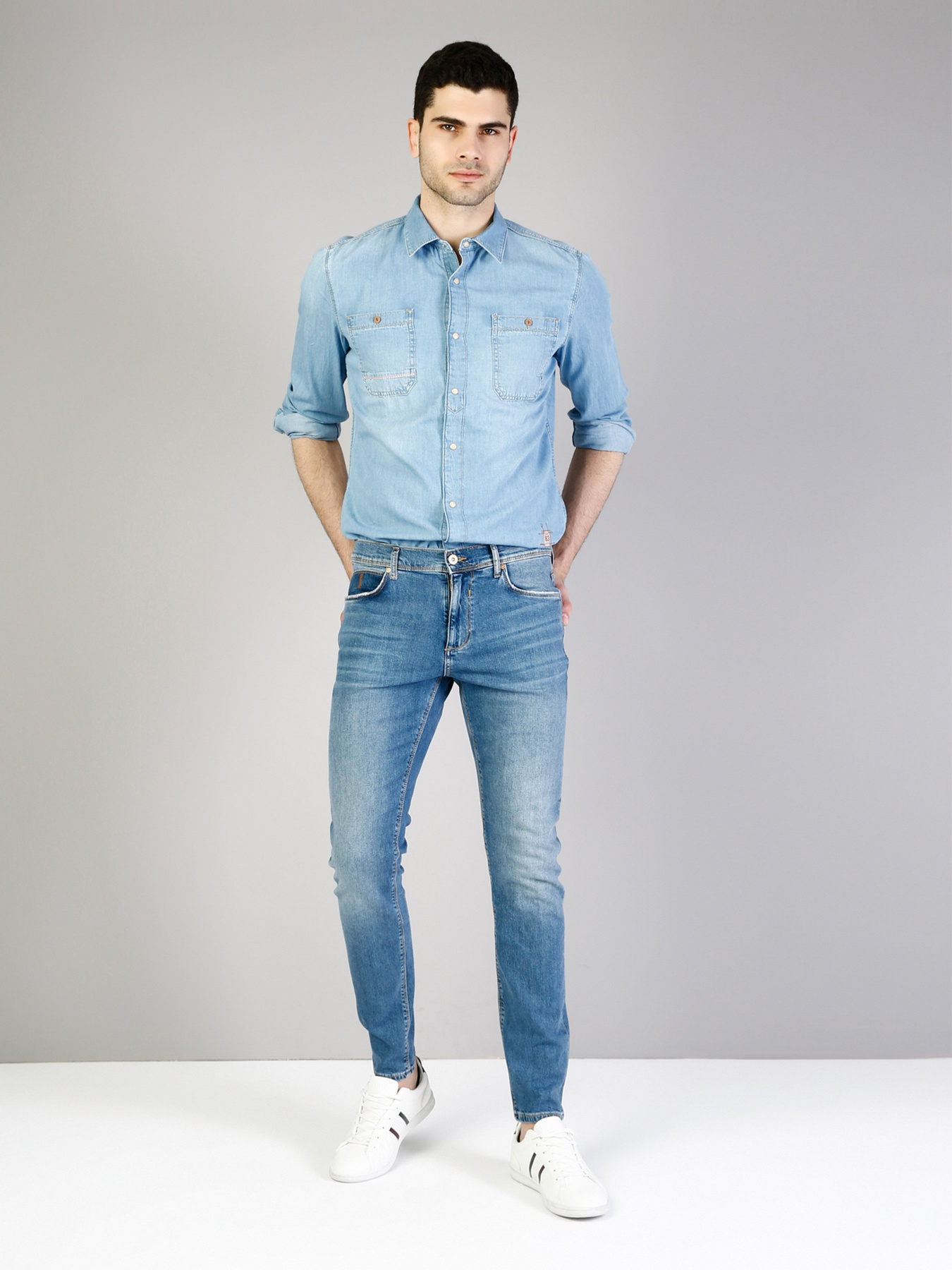 Сорочки Colin’s модель CL1036002DN01107 Сорочки Colin’s модель CL1036002DN01107 Фото
