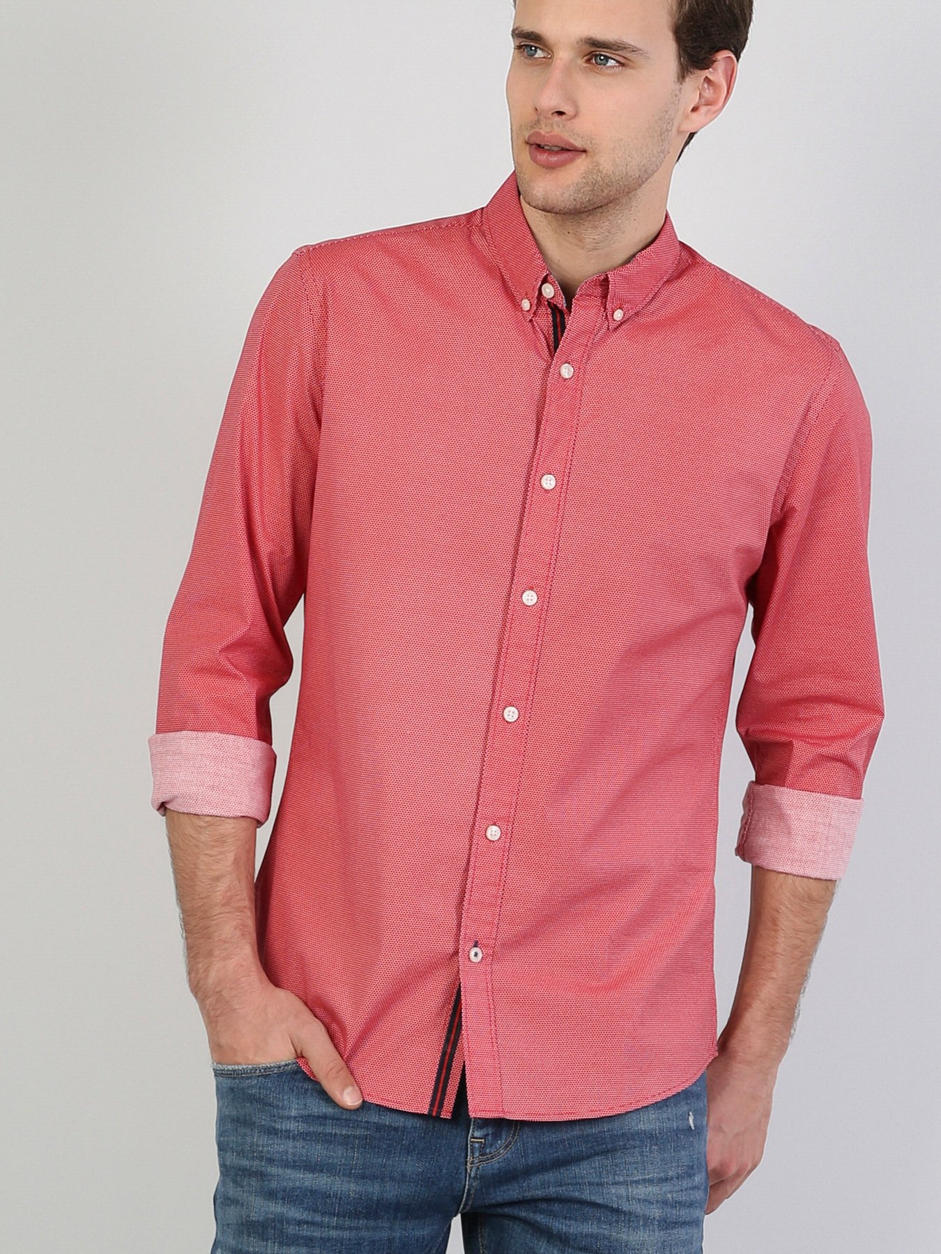 Сорочки Colin’s модель CL1041905RED Сорочки Colin’s модель CL1041905RED Фото