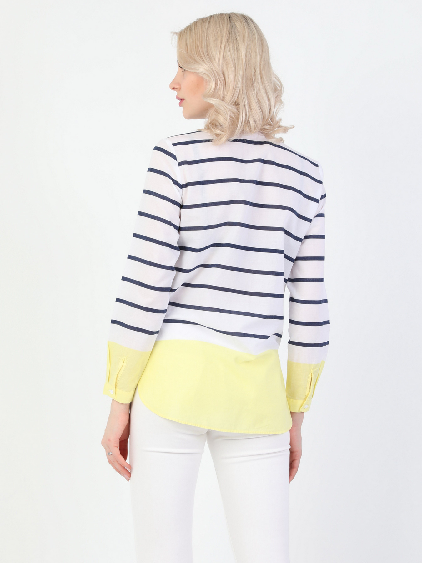 Сорочки Colin’s модель CL1047161WHT Сорочки Colin’s модель CL1047161WHT Фото
