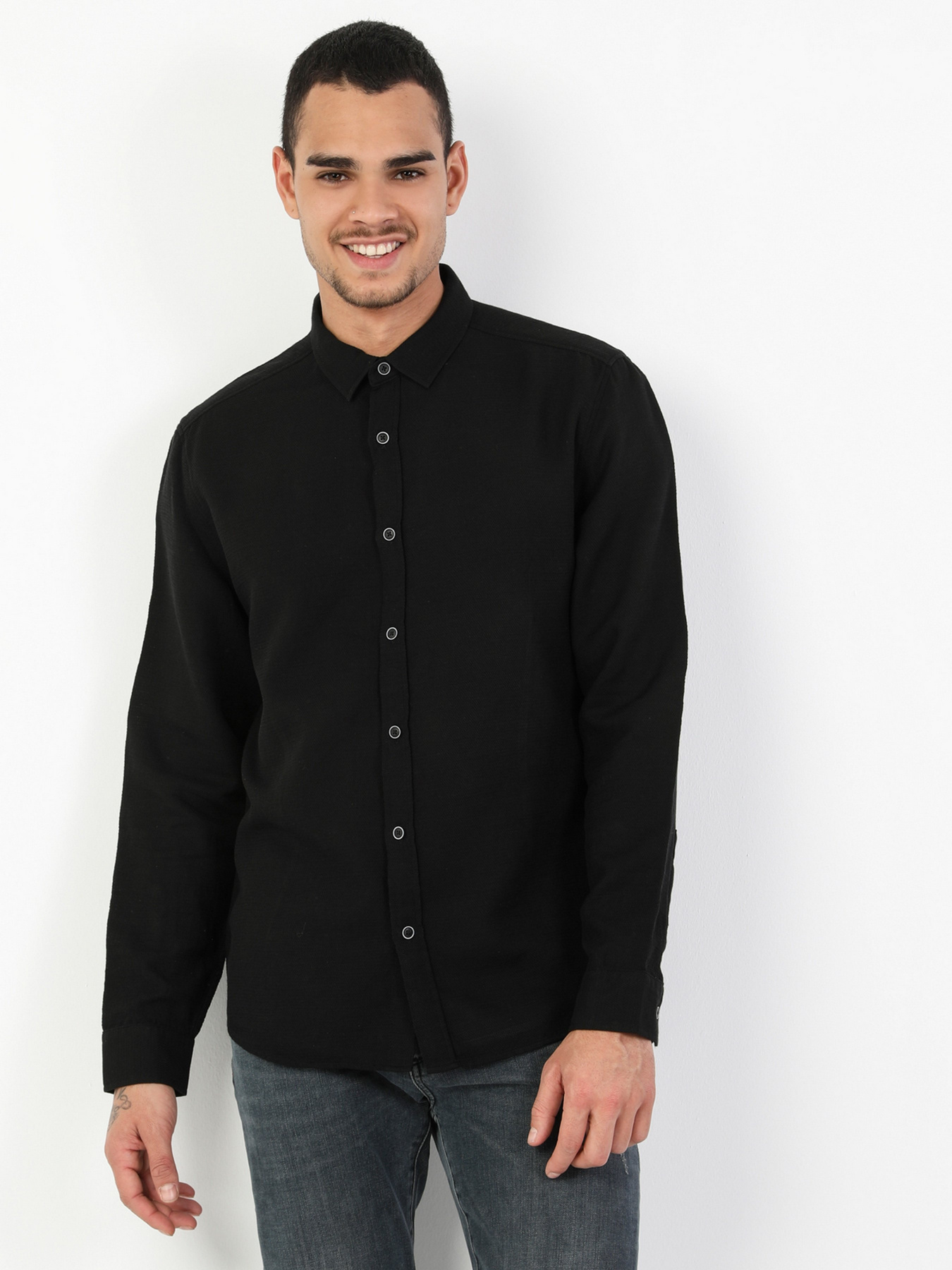 Рубашки Colin’s модель CL1048527BLK Рубашки Colin’s модель CL1048527BLK Фото