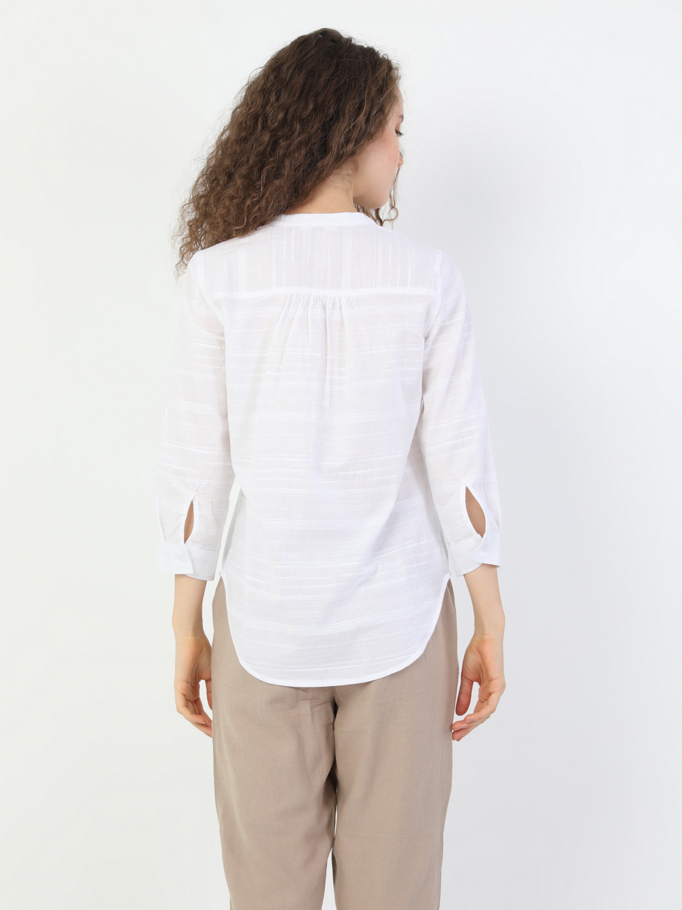 Сорочки Colin’s модель CL1048541WHT Сорочки Colin’s модель CL1048541WHT Фото
