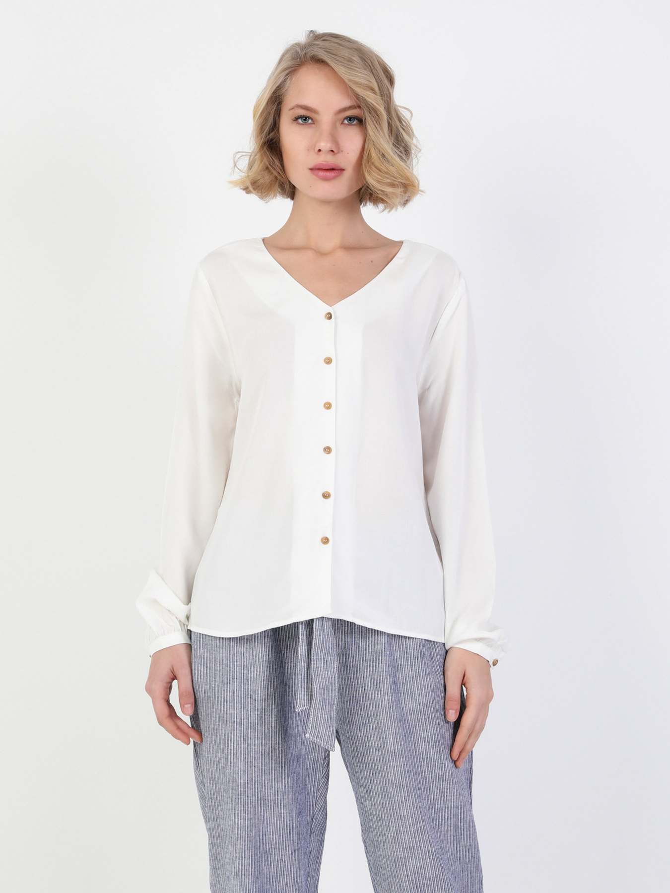 Сорочки Colin’s модель CL1051681OFW Сорочки Colin’s модель CL1051681OFW Фото