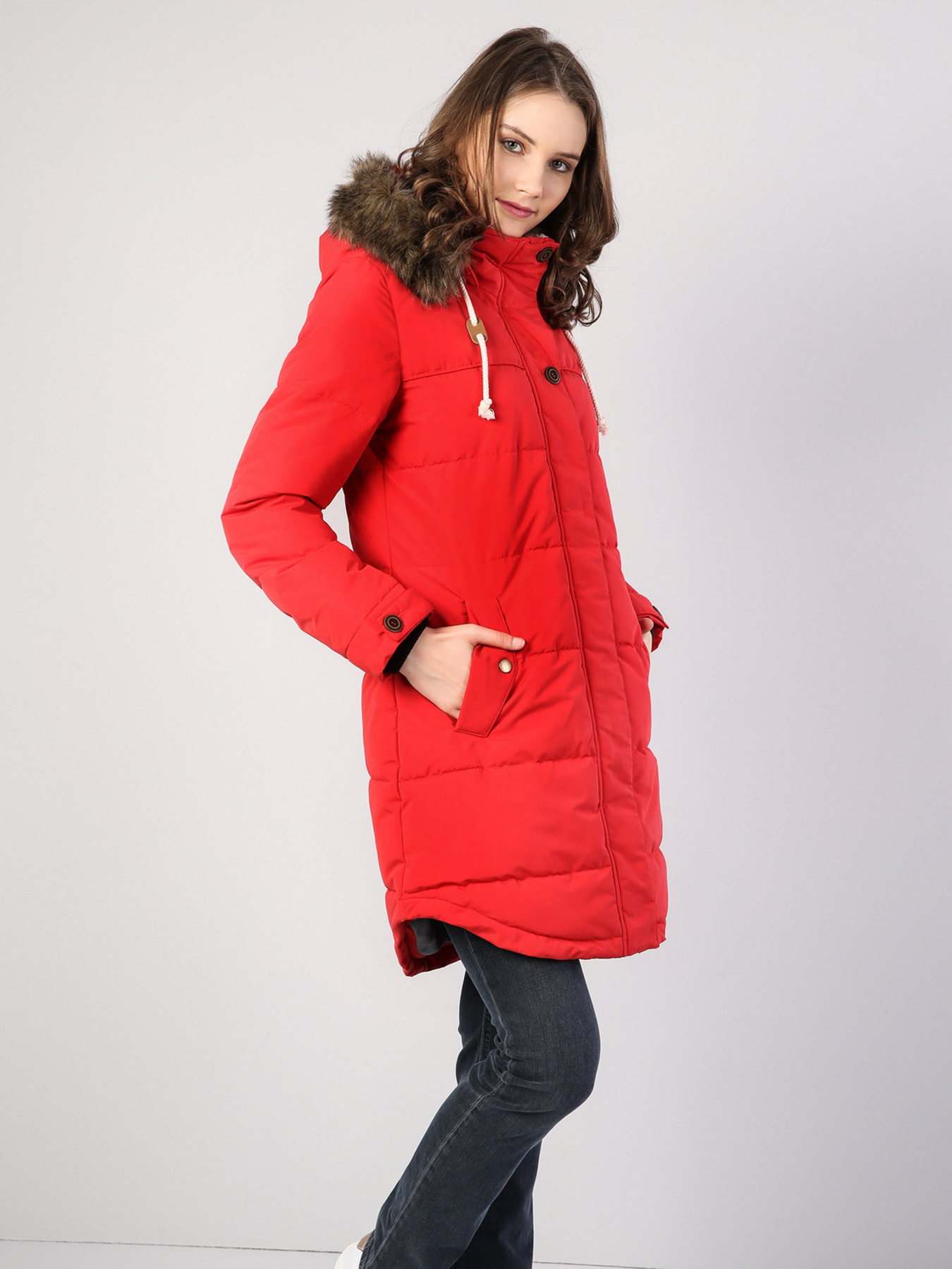 Пальто и плащи Colin’s модель CL1035973RED Пальто и плащи Colin’s модель CL1035973RED Фото