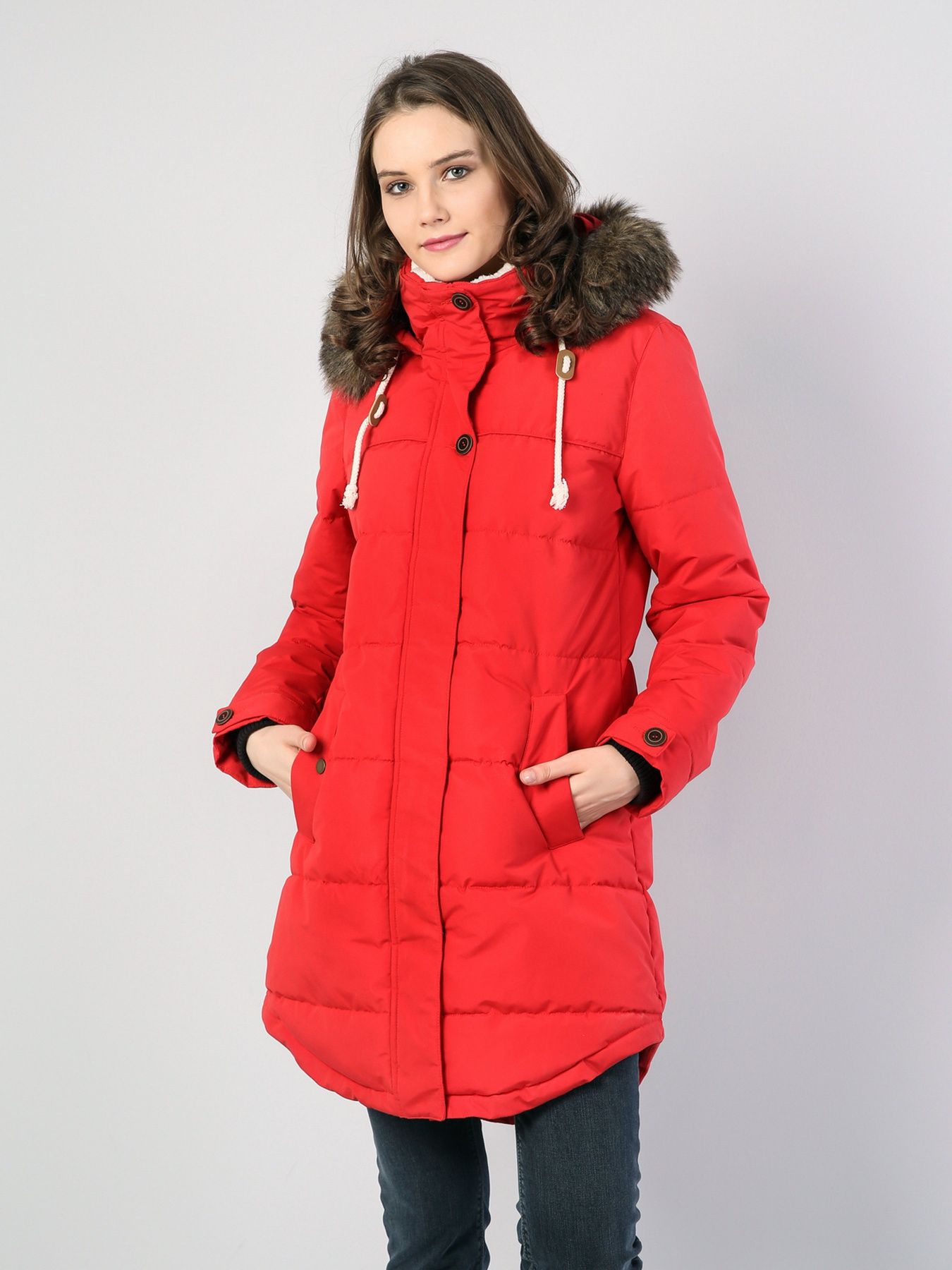 Пальто и плащи Colin’s модель CL1035973RED Пальто и плащи Colin’s модель CL1035973RED Фото