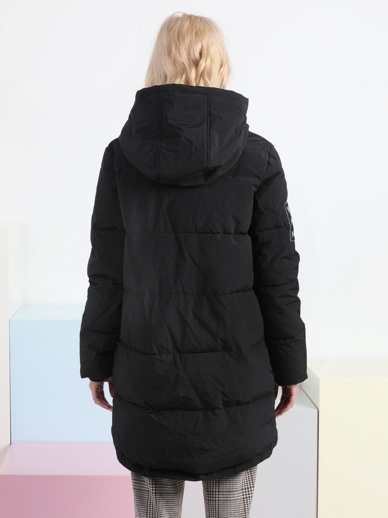 Пальто и плащи Colin’s модель CL1045123BLK Пальто и плащи Colin’s модель CL1045123BLK Фото