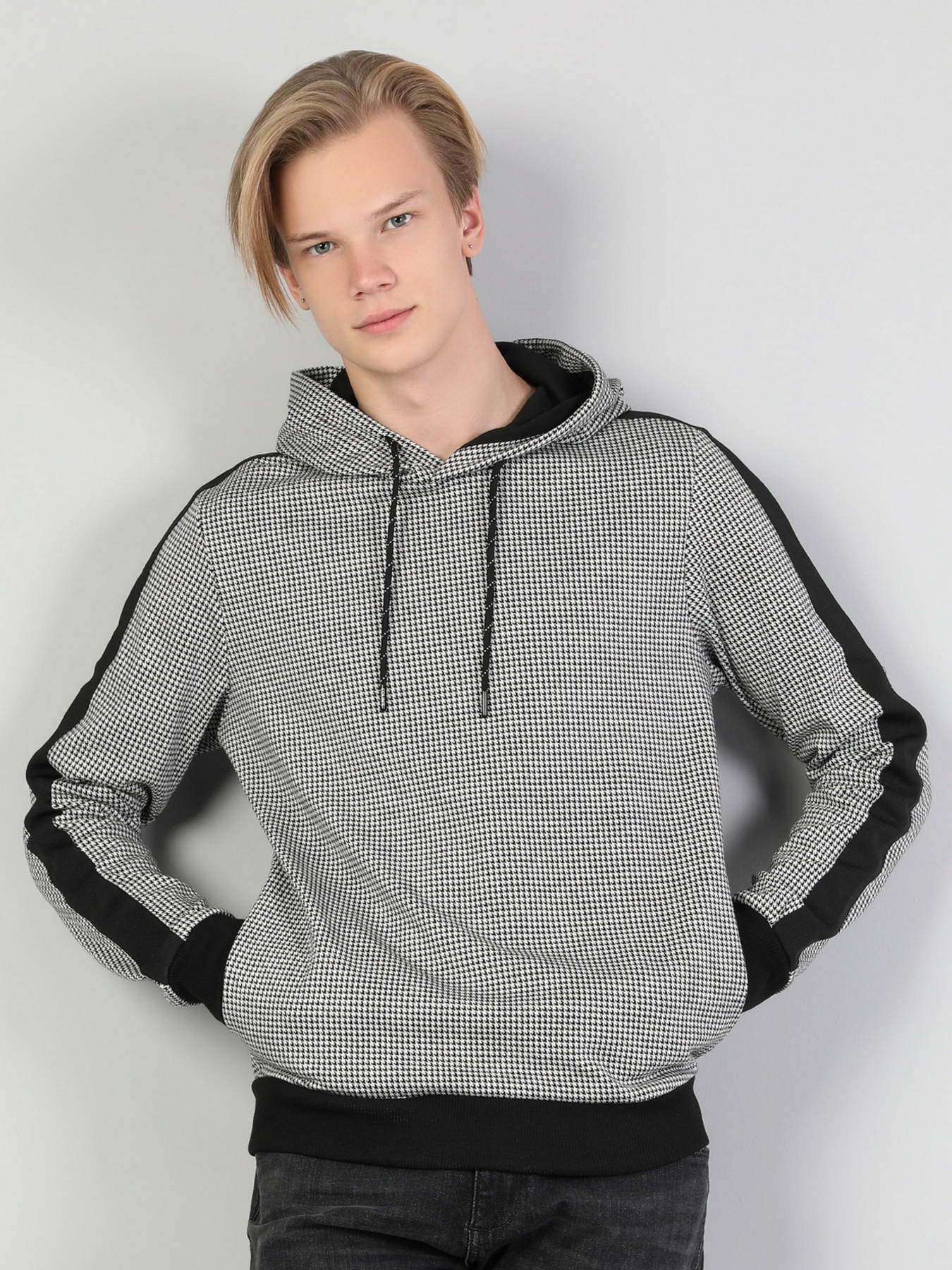 Худи и свитшоты Colin’s модель CL1045733BLK Худи и свитшоты Colin’s модель CL1045733BLK Фото