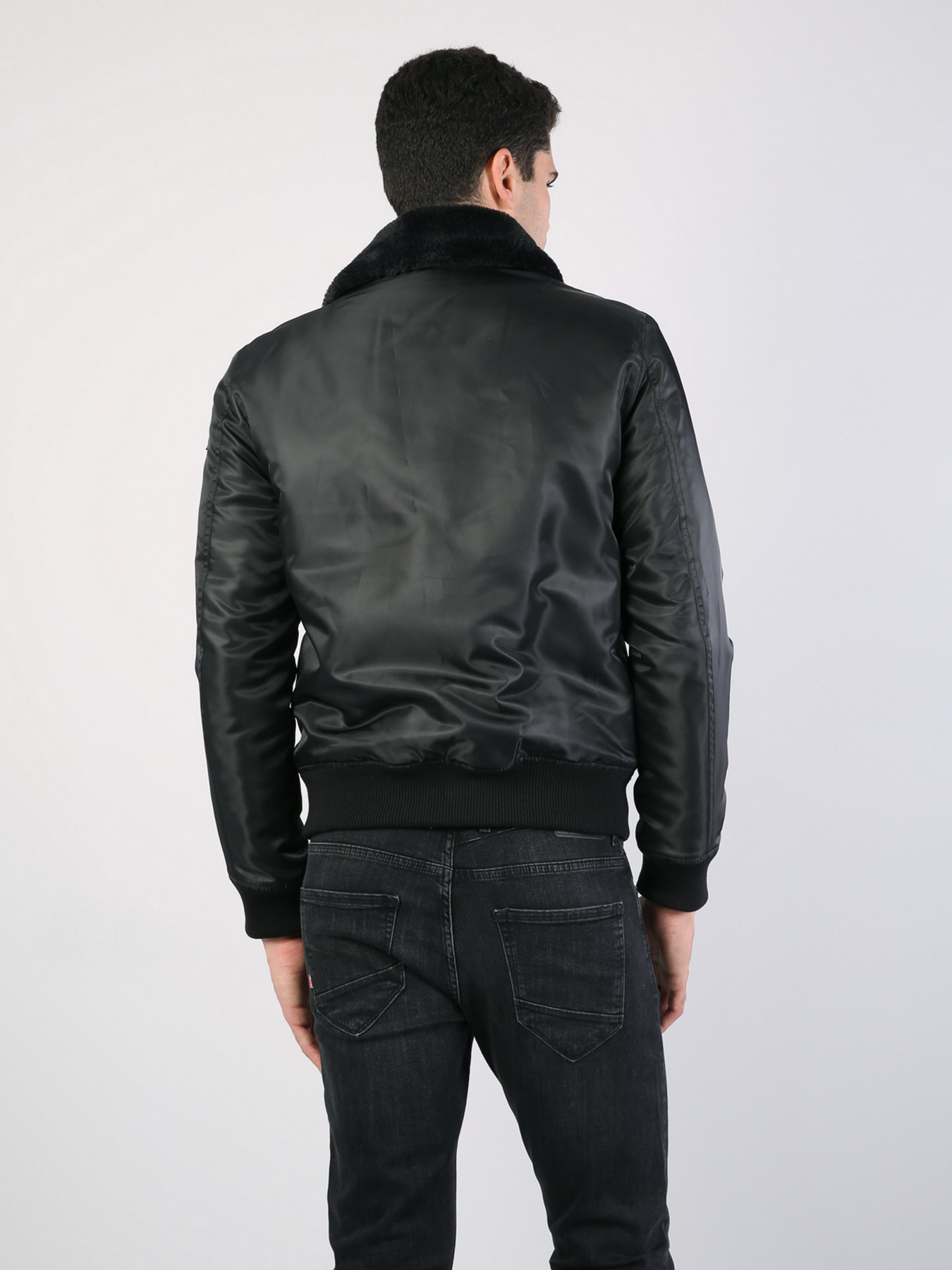 Куртки и дубленки Colin’s модель CL1034800BLK Куртки и дубленки Colin’s модель CL1034800BLK Фото
