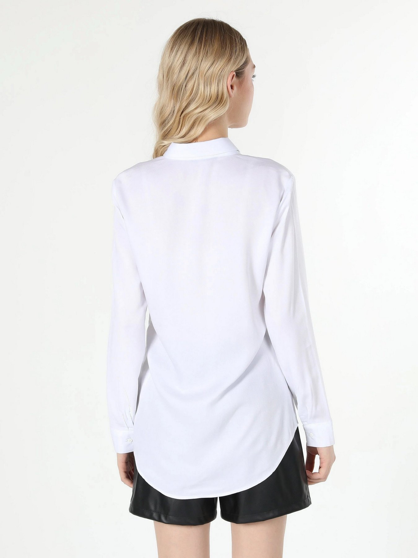 Сорочки Colin’s модель CL1060143WHT Сорочки Colin’s модель CL1060143WHT Фото