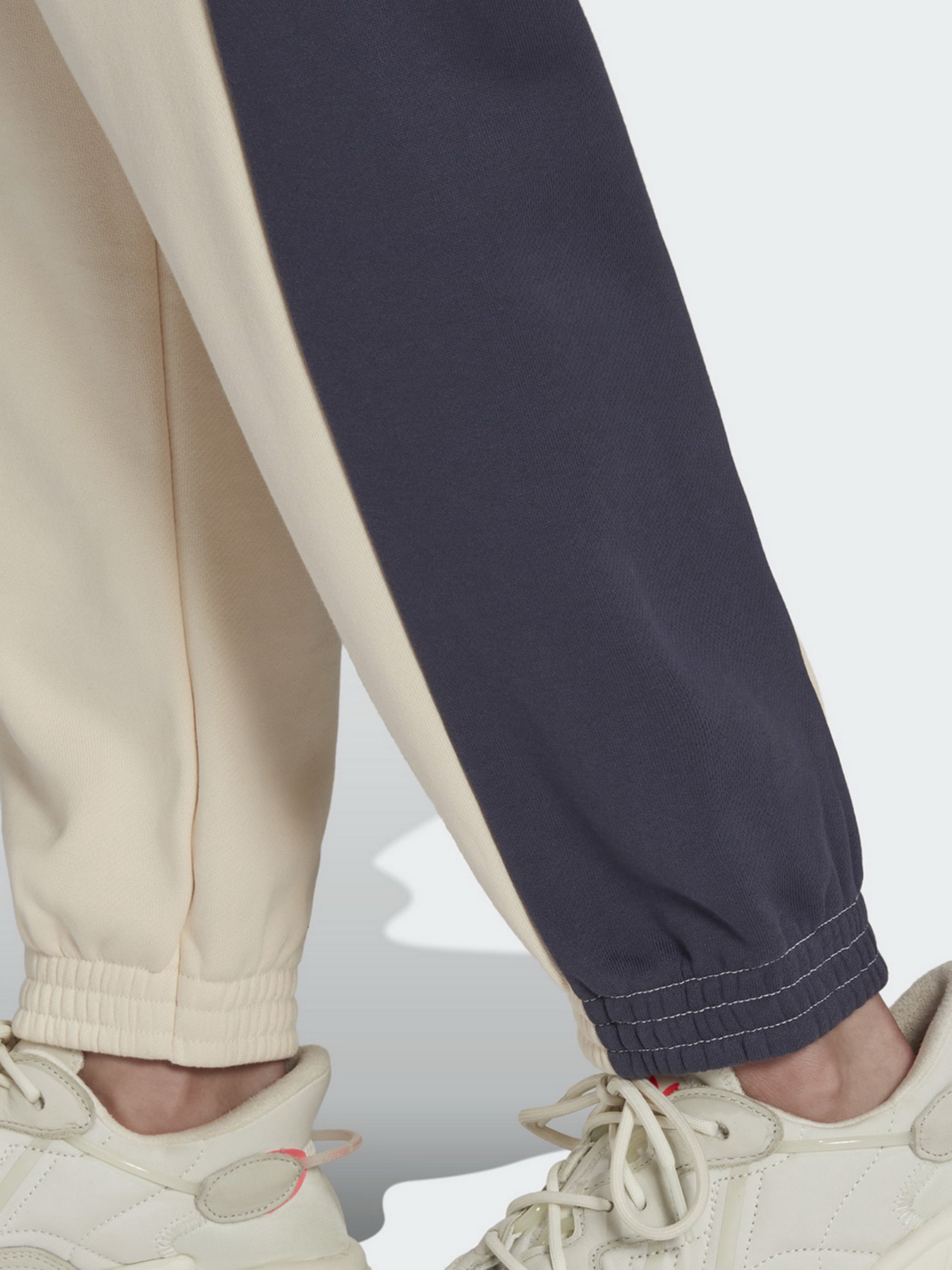 Брюки Adidas Modern B-Ball Originals модель HD9779 Фото