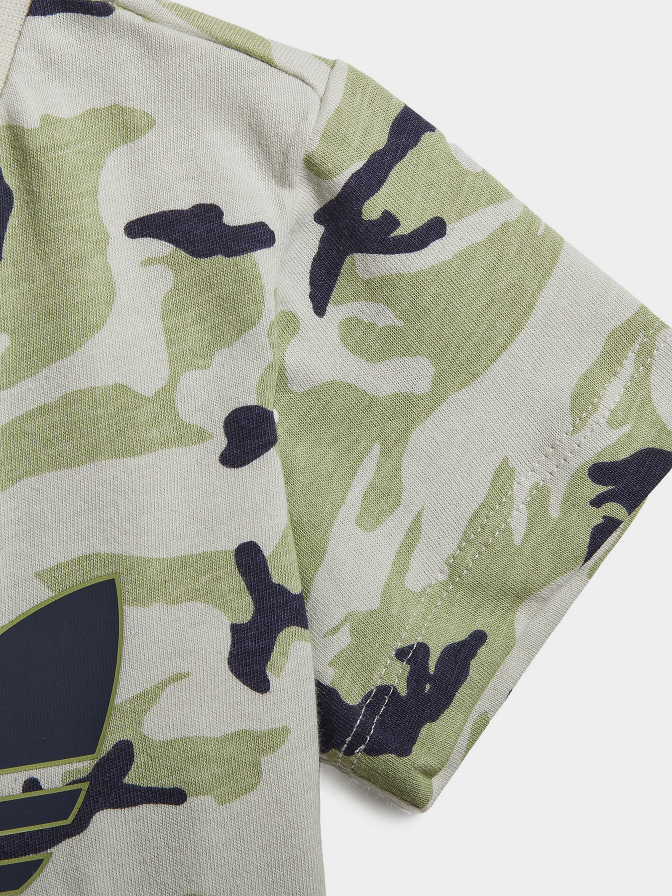 Футболки і поло Adidas Camo Originals модель HE6924 Фото