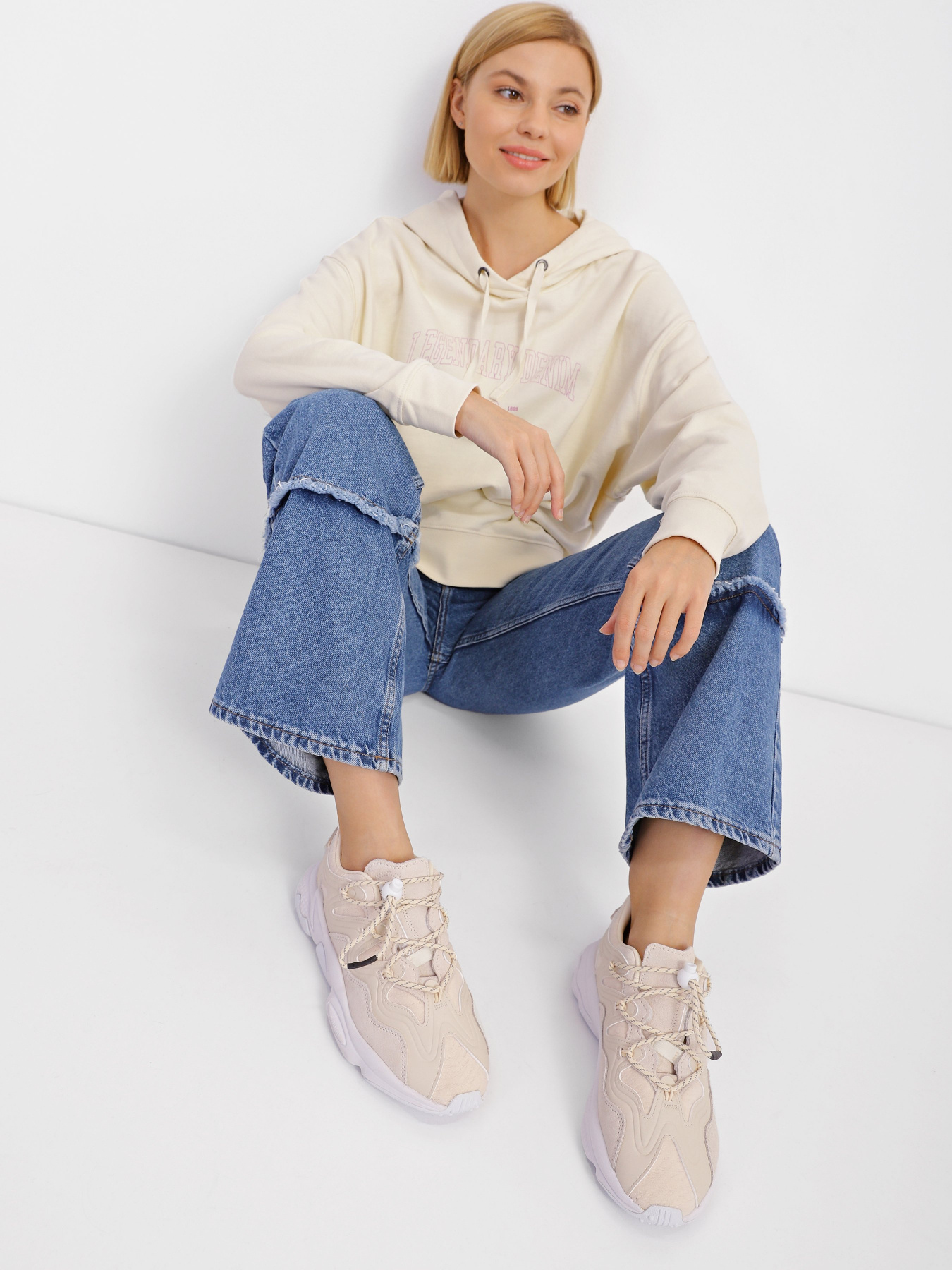 Кросівки Adidas OZWEEGO PLUS модель H01183 Кросівки Adidas OZWEEGO PLUS модель H01183 Фото