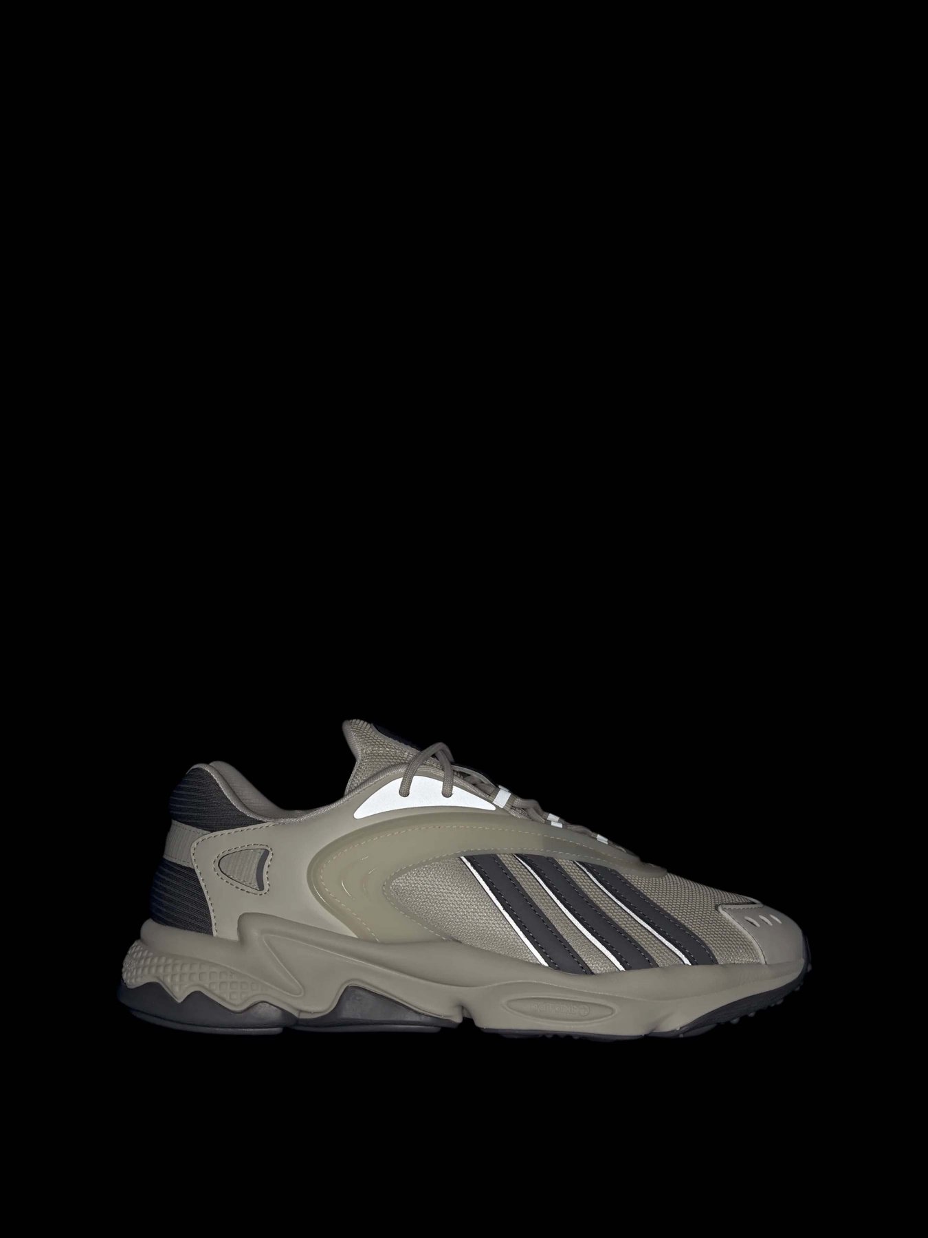 Кросівки Adidas Originals Oztral модель GZ9409 Фото