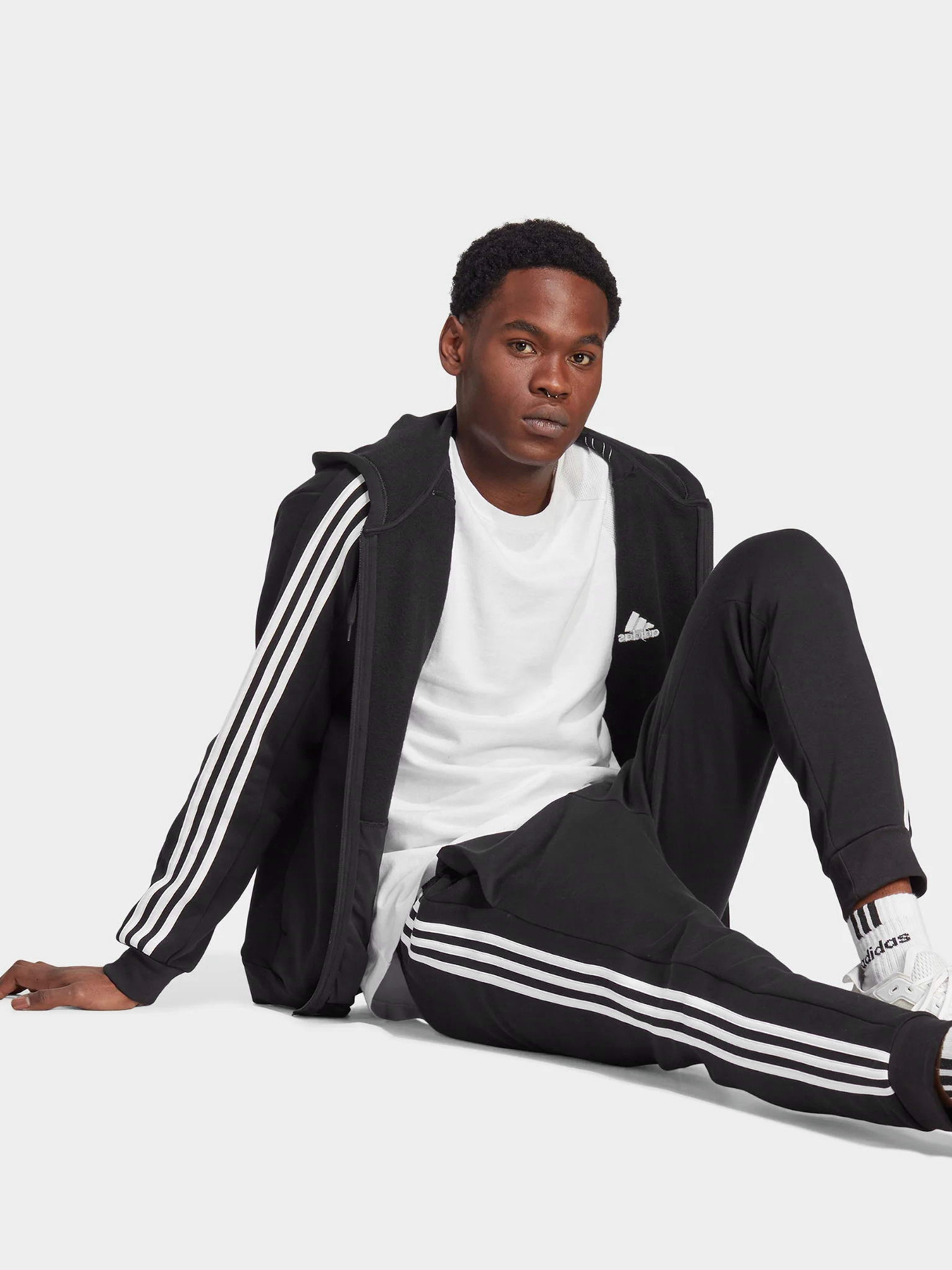 Худи и свитшоты Adidas Essentials Fleece 3-Stripes Full-Zip модель IB4029 Фото