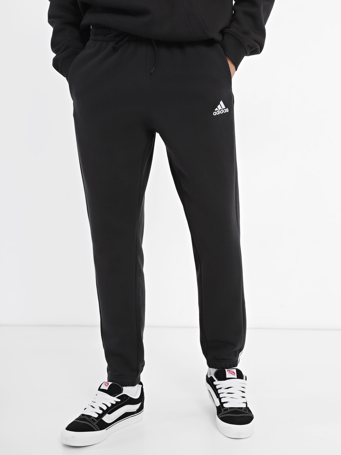 Брюки Adidas ESSENTIALS FLEECE 3-STRIPES TA модель IB4038 Фото