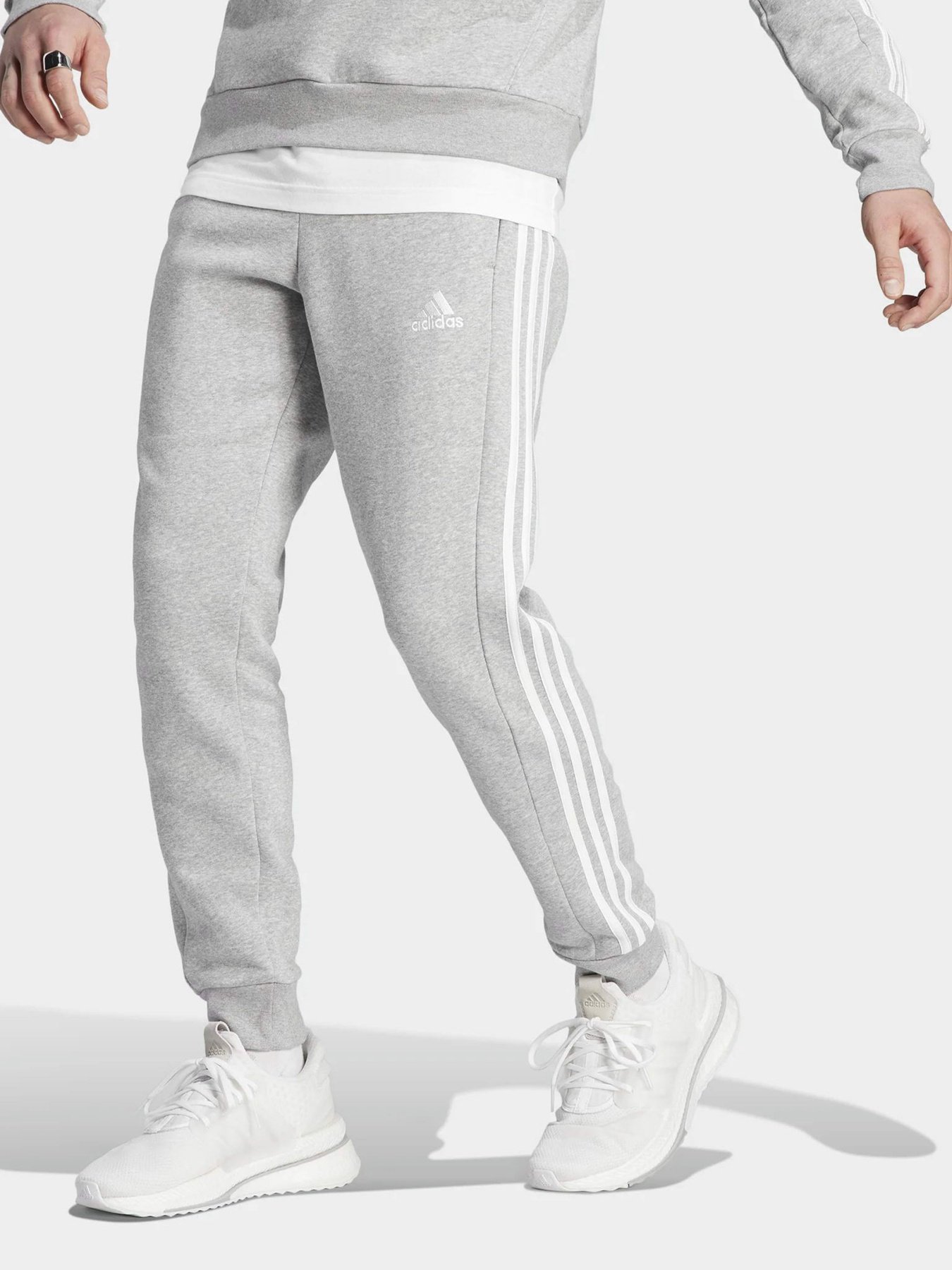 Брюки Adidas ESSENTIALS FLEECE 3-STRIPES TA модель IJ6494 Брюки Adidas ESSENTIALS FLEECE 3-STRIPES TA модель IJ6494 Фото