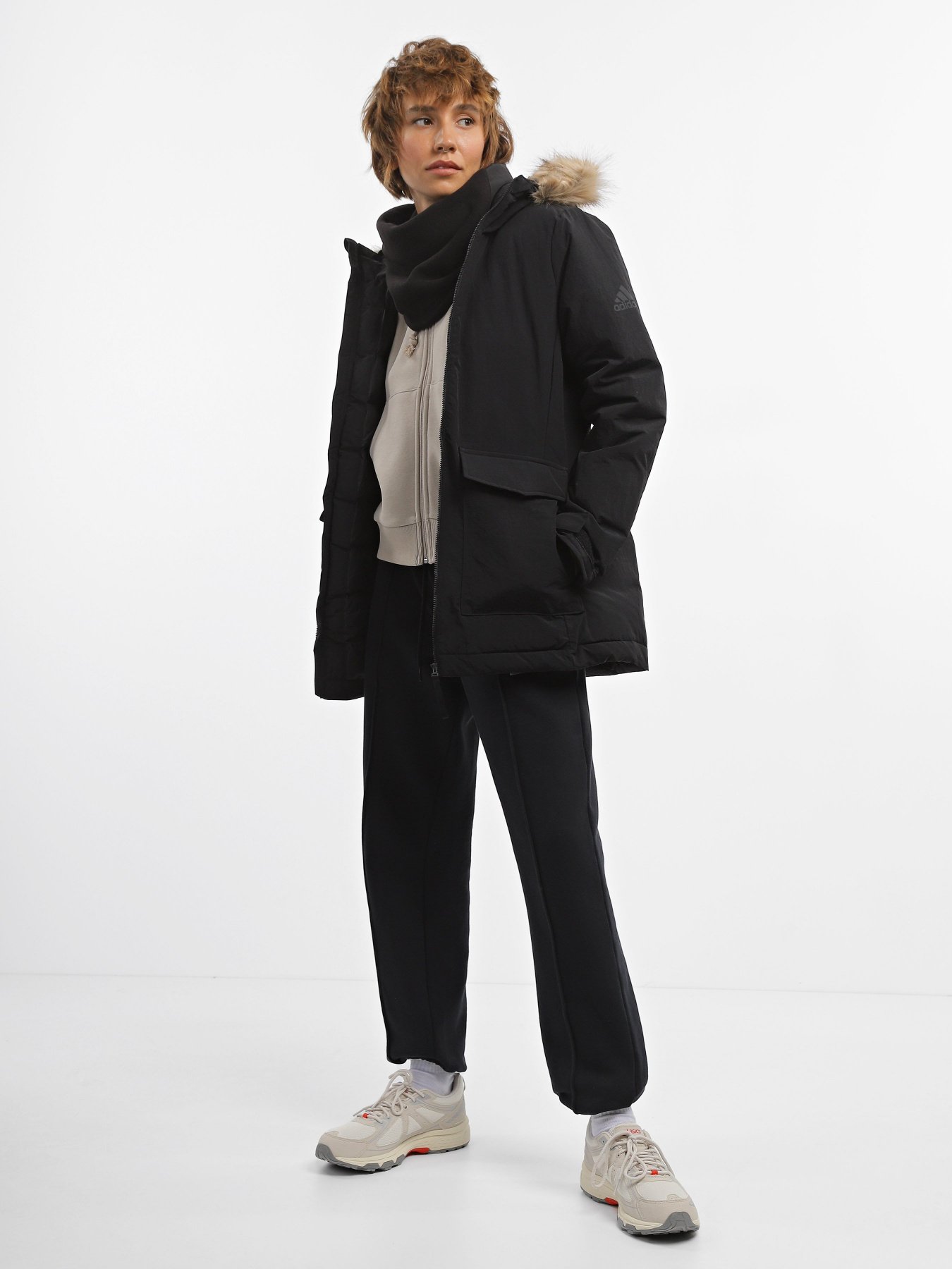 Куртки и дубленки Adidas Hooded Fur модель IJ8260 Фото
