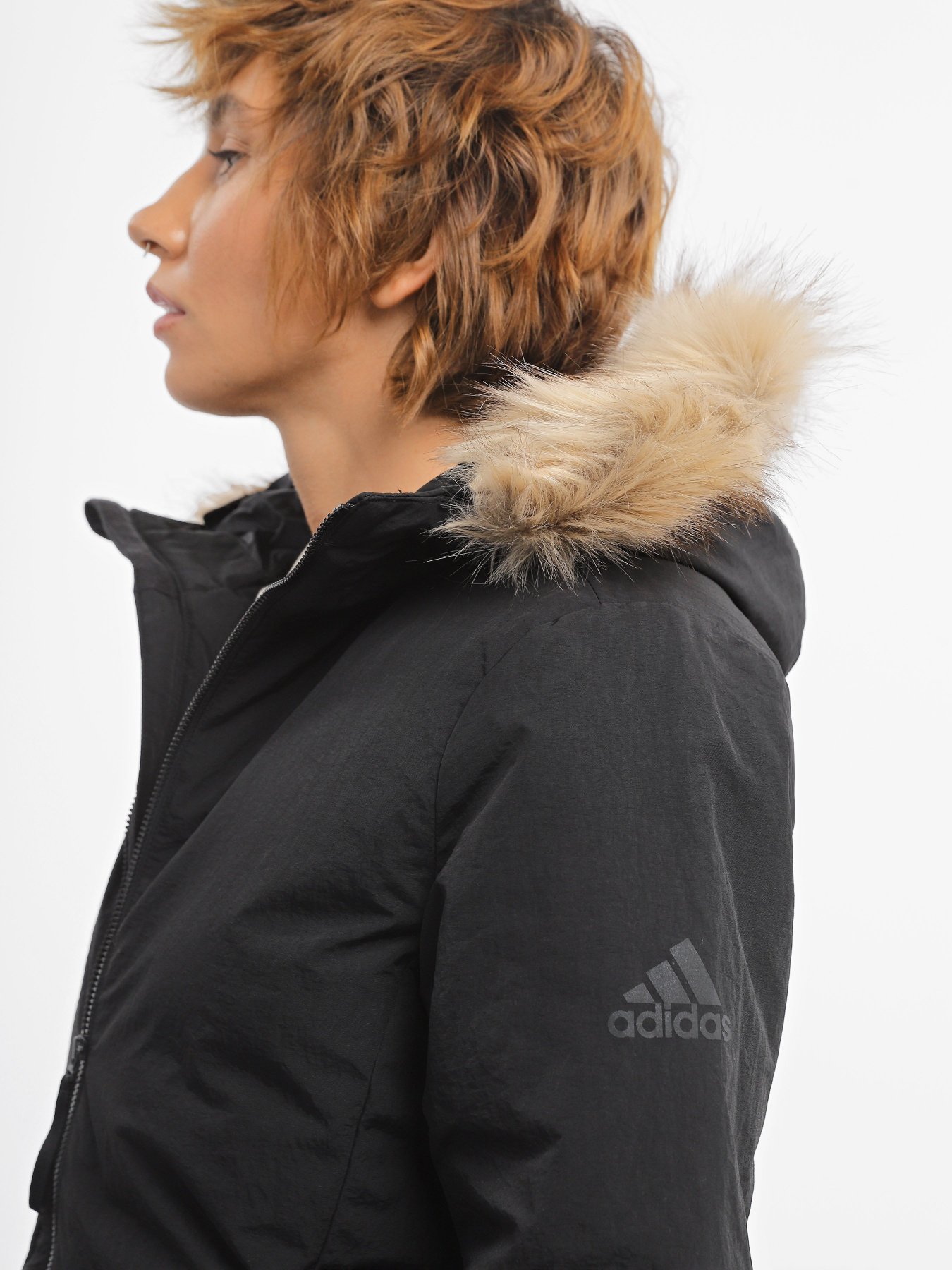 Куртки и дубленки Adidas Hooded Fur модель IJ8260 Фото