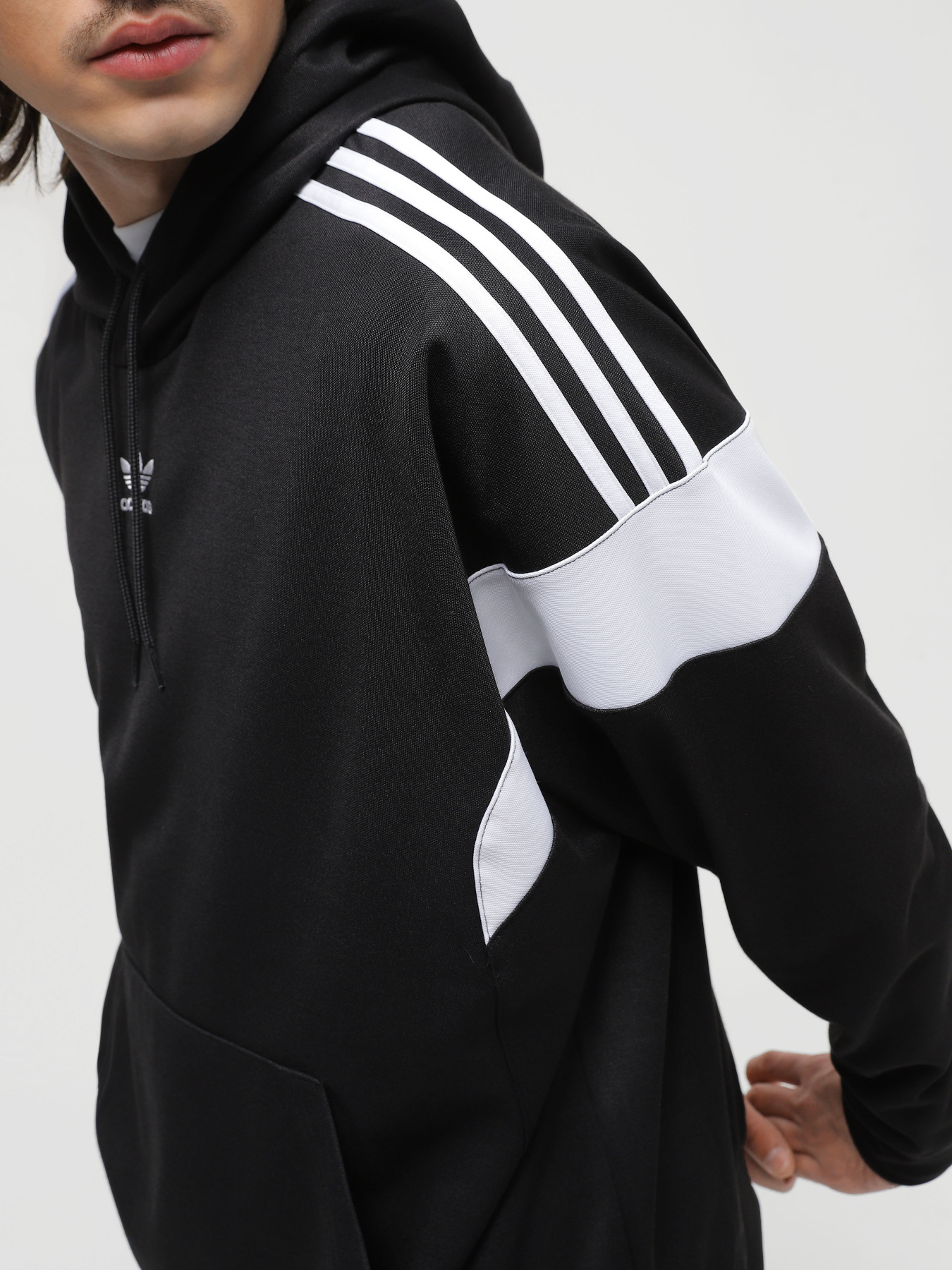 Худи и свитшоты Adidas Adicolor Classics Cut Line модель HS2065 Худи и свитшоты Adidas Adicolor Classics Cut Line модель HS2065 Фото