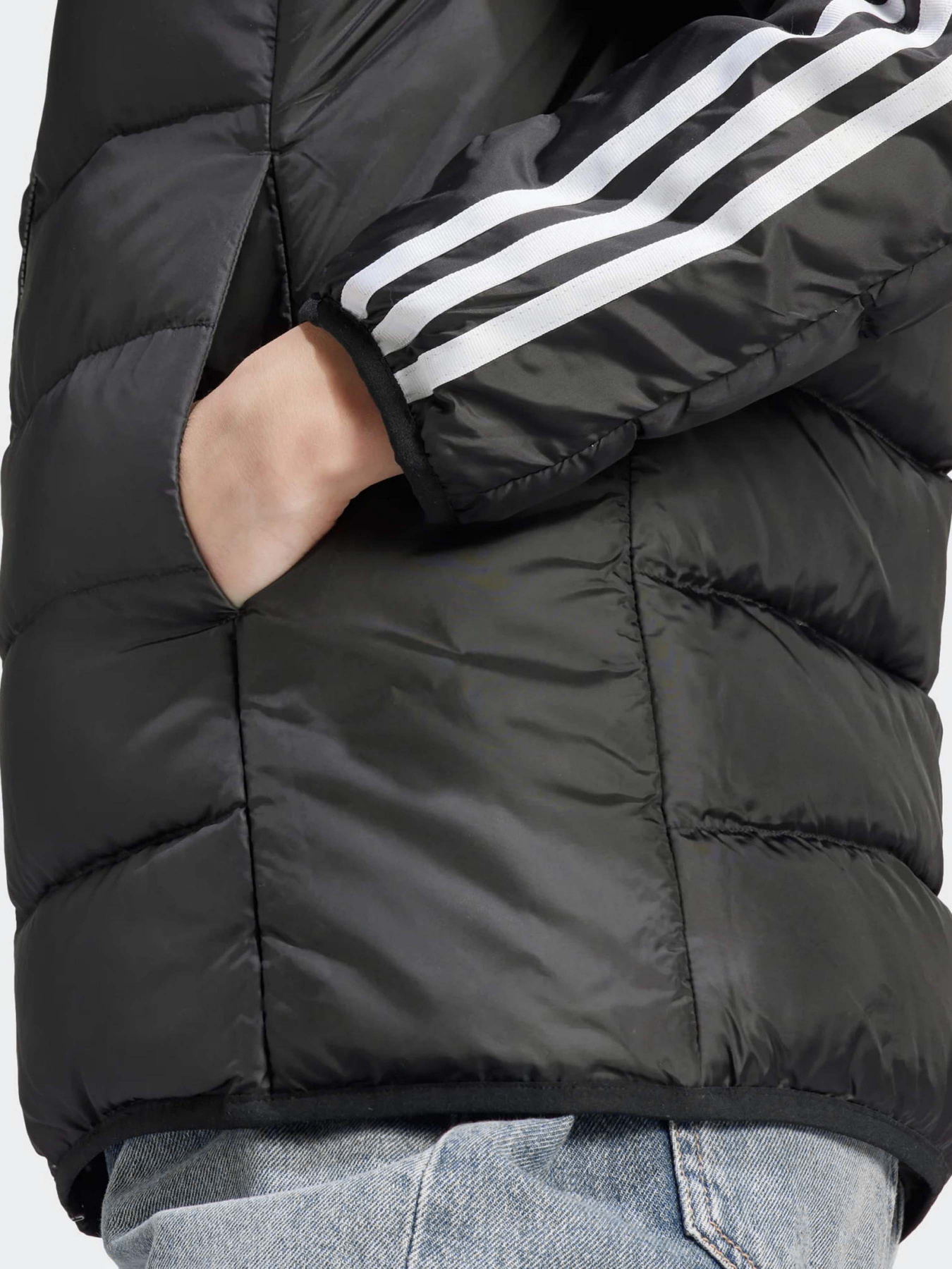 Куртки та дублянки Adidas Essentials 3-Stripes Light Down модель HZ5726 Фото