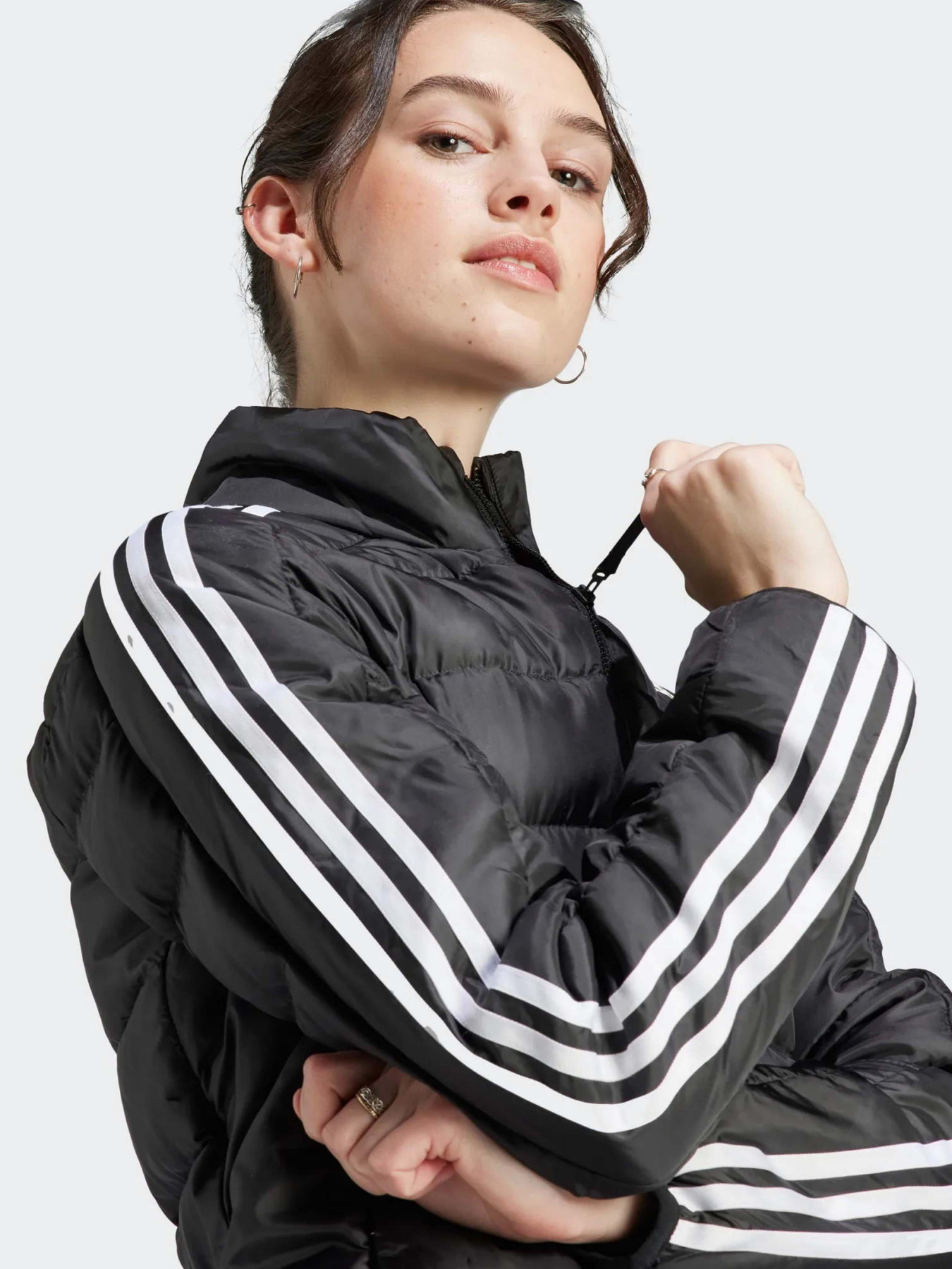 Куртки та дублянки Adidas Essentials 3-Stripes Light Down модель HZ5726 Фото