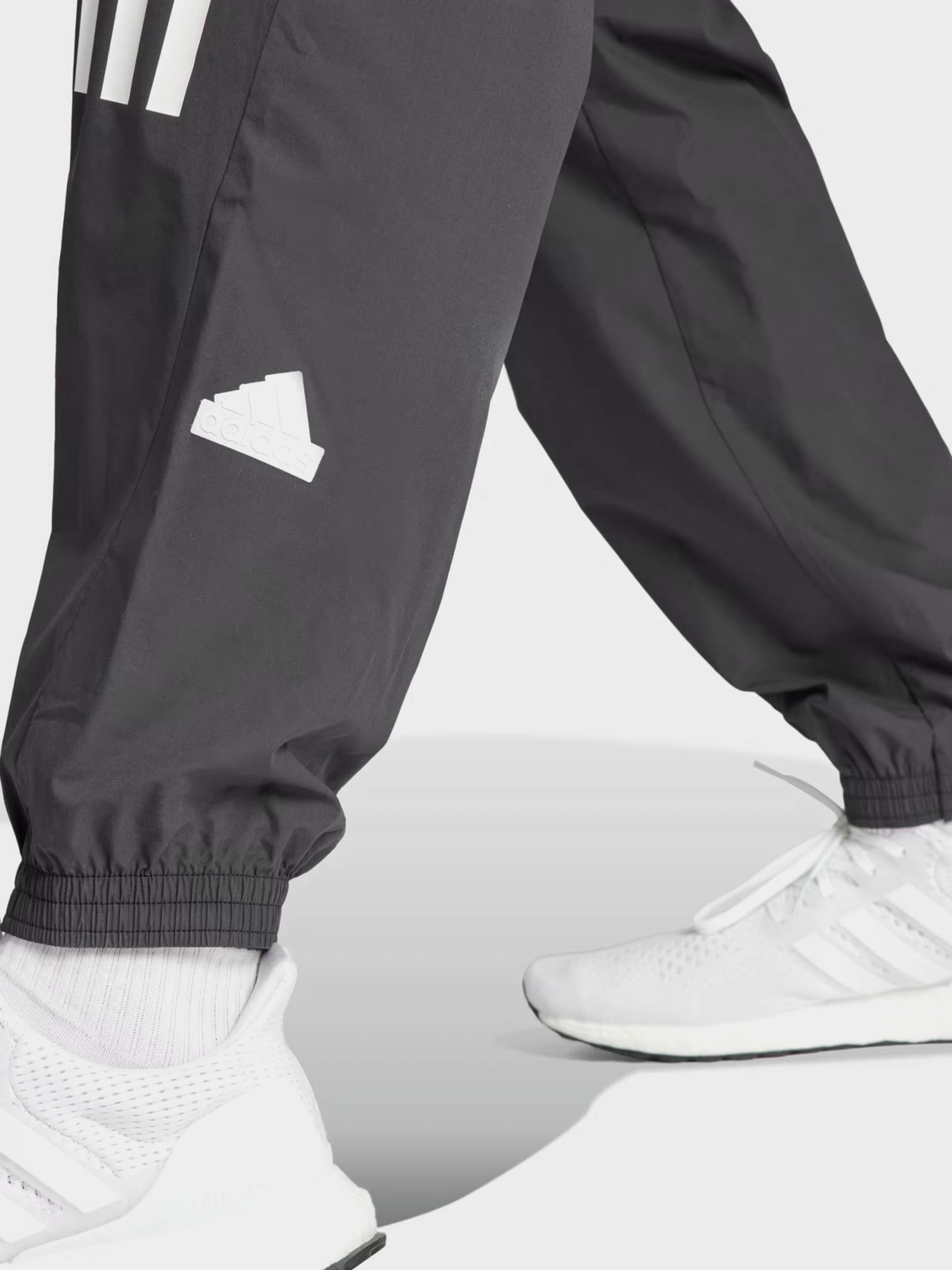 Брюки Adidas FUTURE ICONS 3-STRIPES WOVEN модель IN3318 Брюки Adidas FUTURE ICONS 3-STRIPES WOVEN модель IN3318 Фото