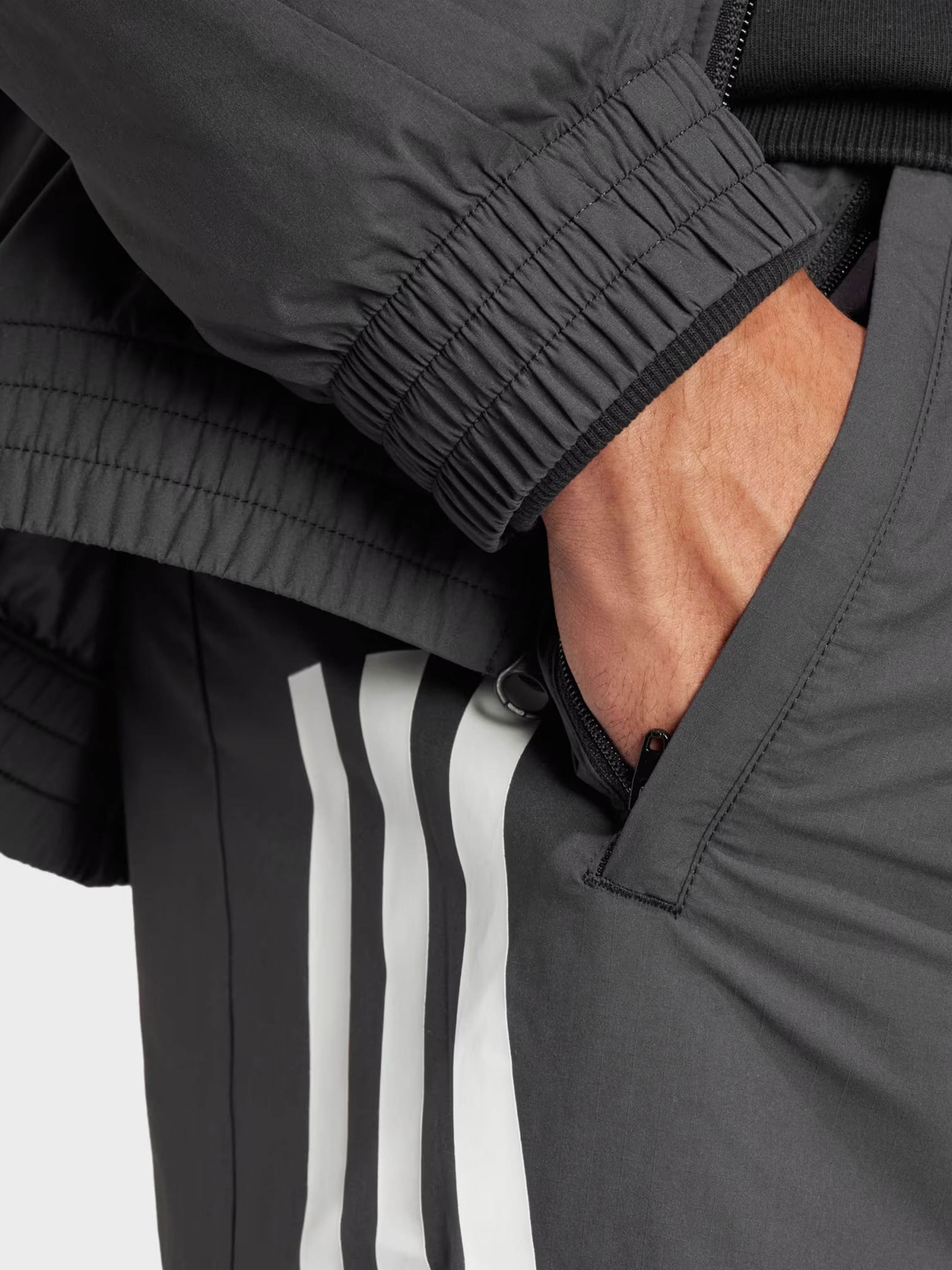 Брюки Adidas FUTURE ICONS 3-STRIPES WOVEN модель IN3318 Брюки Adidas FUTURE ICONS 3-STRIPES WOVEN модель IN3318 Фото