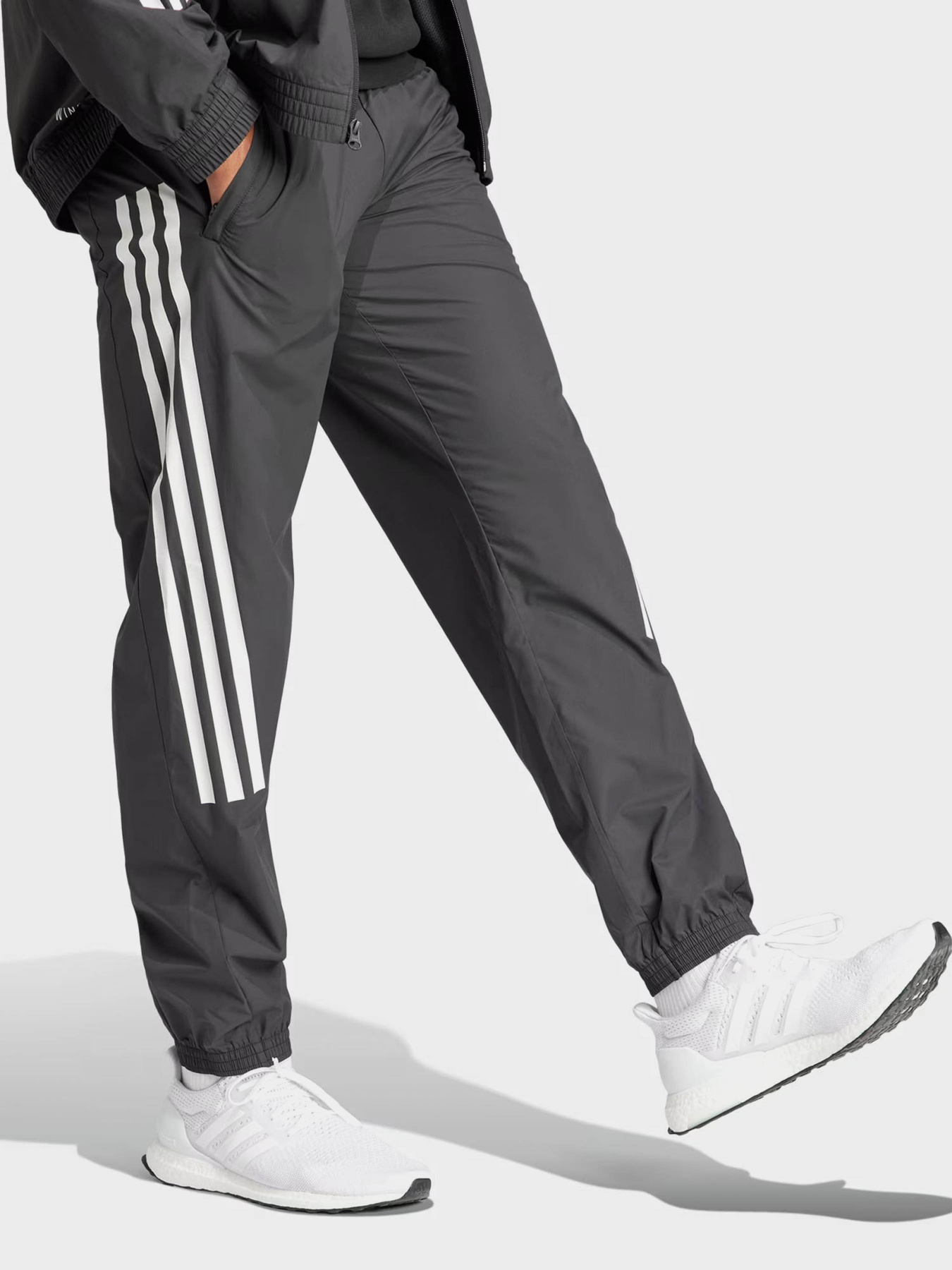 Брюки Adidas FUTURE ICONS 3-STRIPES WOVEN модель IN3318 Брюки Adidas FUTURE ICONS 3-STRIPES WOVEN модель IN3318 Фото