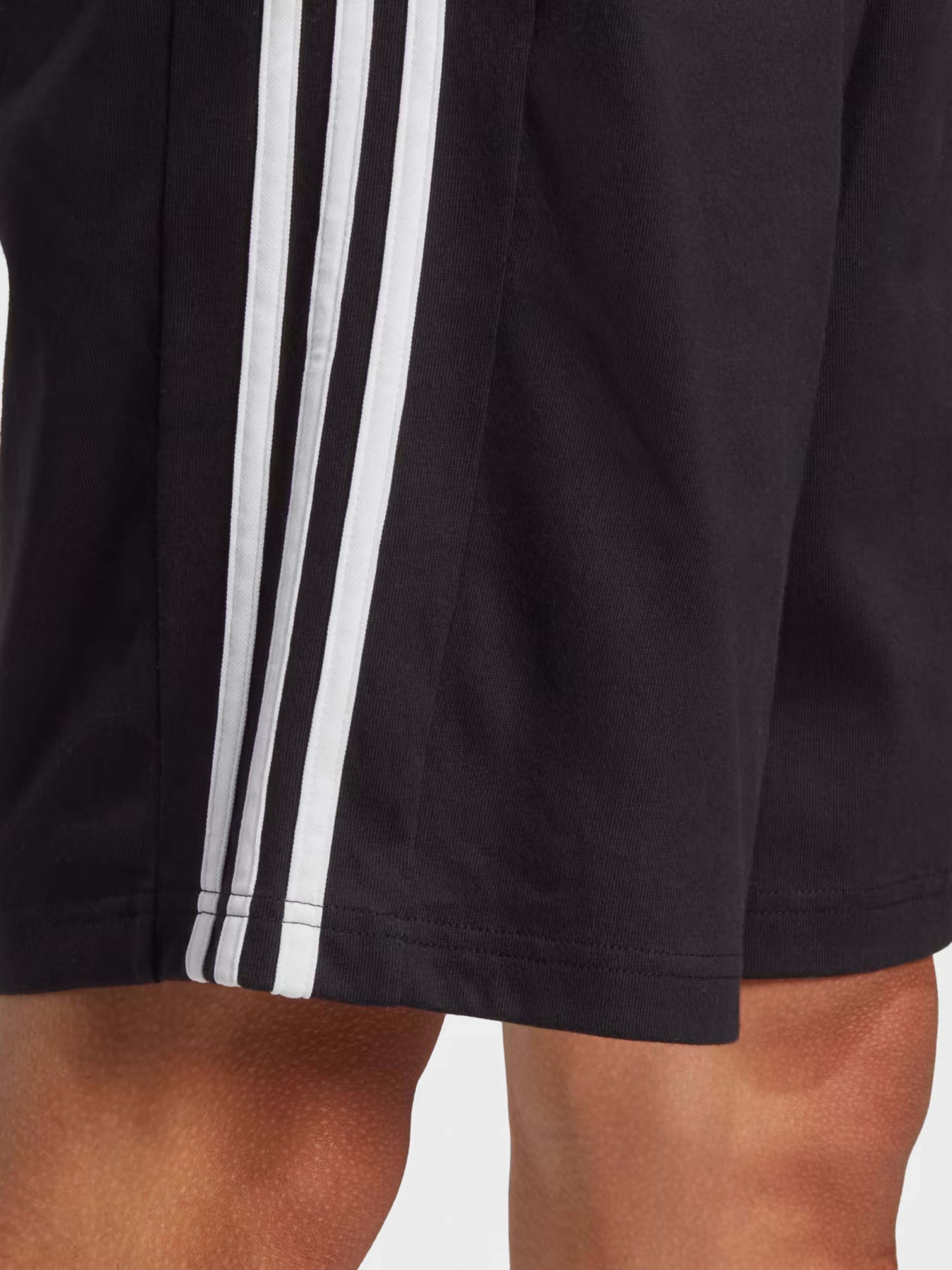 Шорты Adidas ESSENTIALS 3-STRIPES модель IC9382 Фото